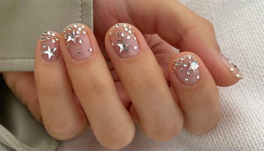 Sparkling Manicure: Λίγη λάμψη και στα άκρα δεν έβλαψε ποτέ κανέναν (ειδικά στις γιορτές)