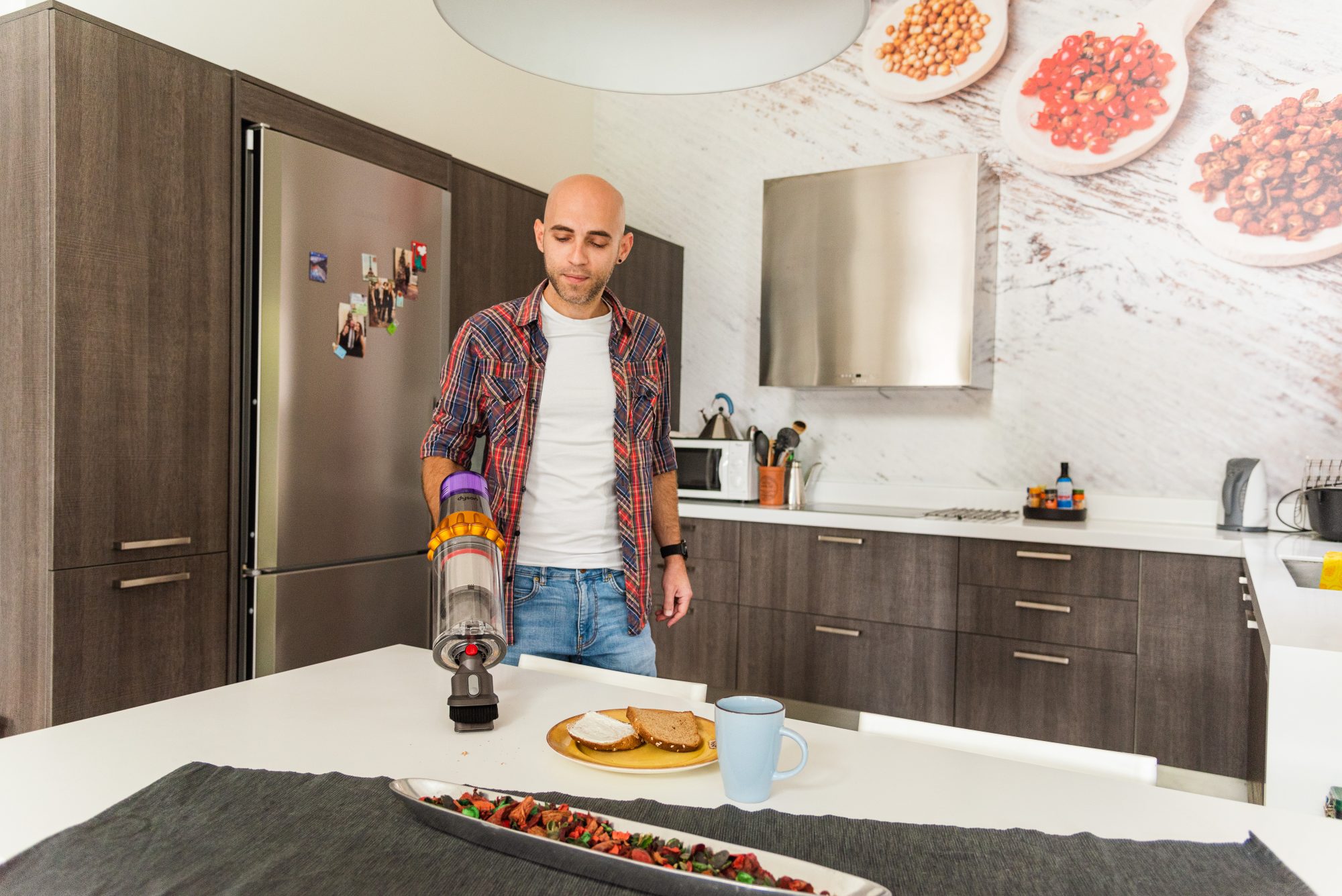 Η εργένικη ζωή έχει τη γλύκα της και... τα βάσανά της