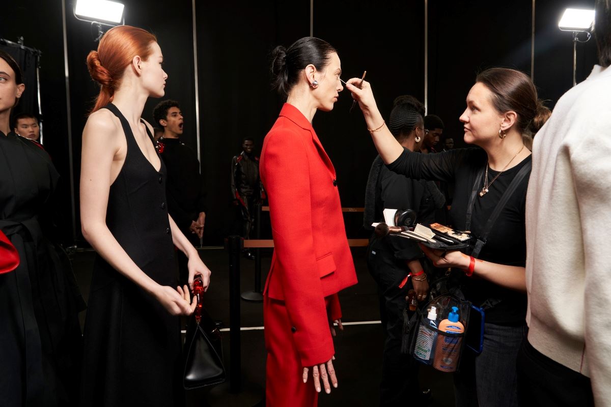 Το απροσδόκητο make-up trick για άψογη επιδερμίδα