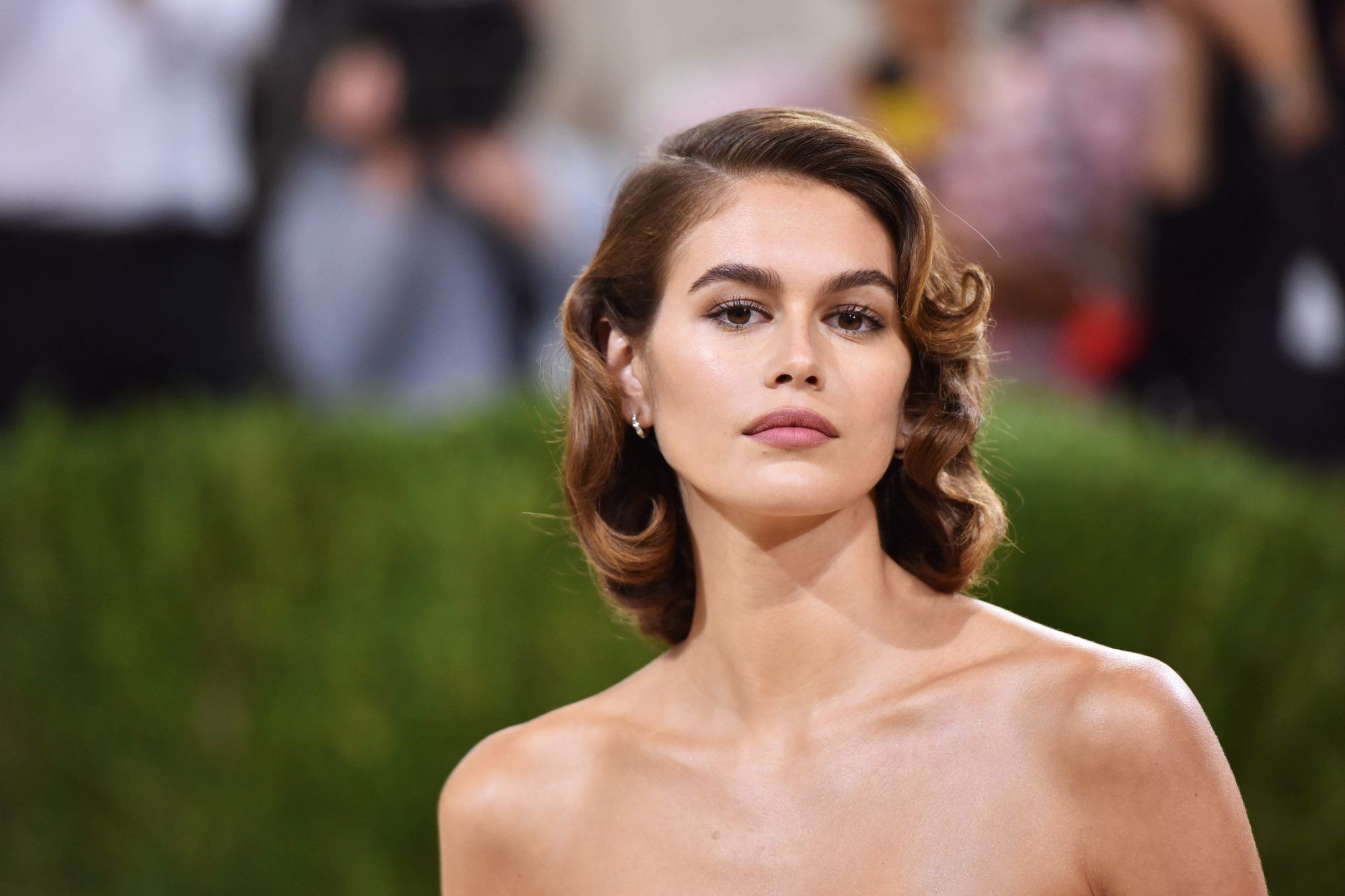 Η Kaia Gerber υιοθέτησε το πιο hot ρετρό haircut και της πάει απίστευτα