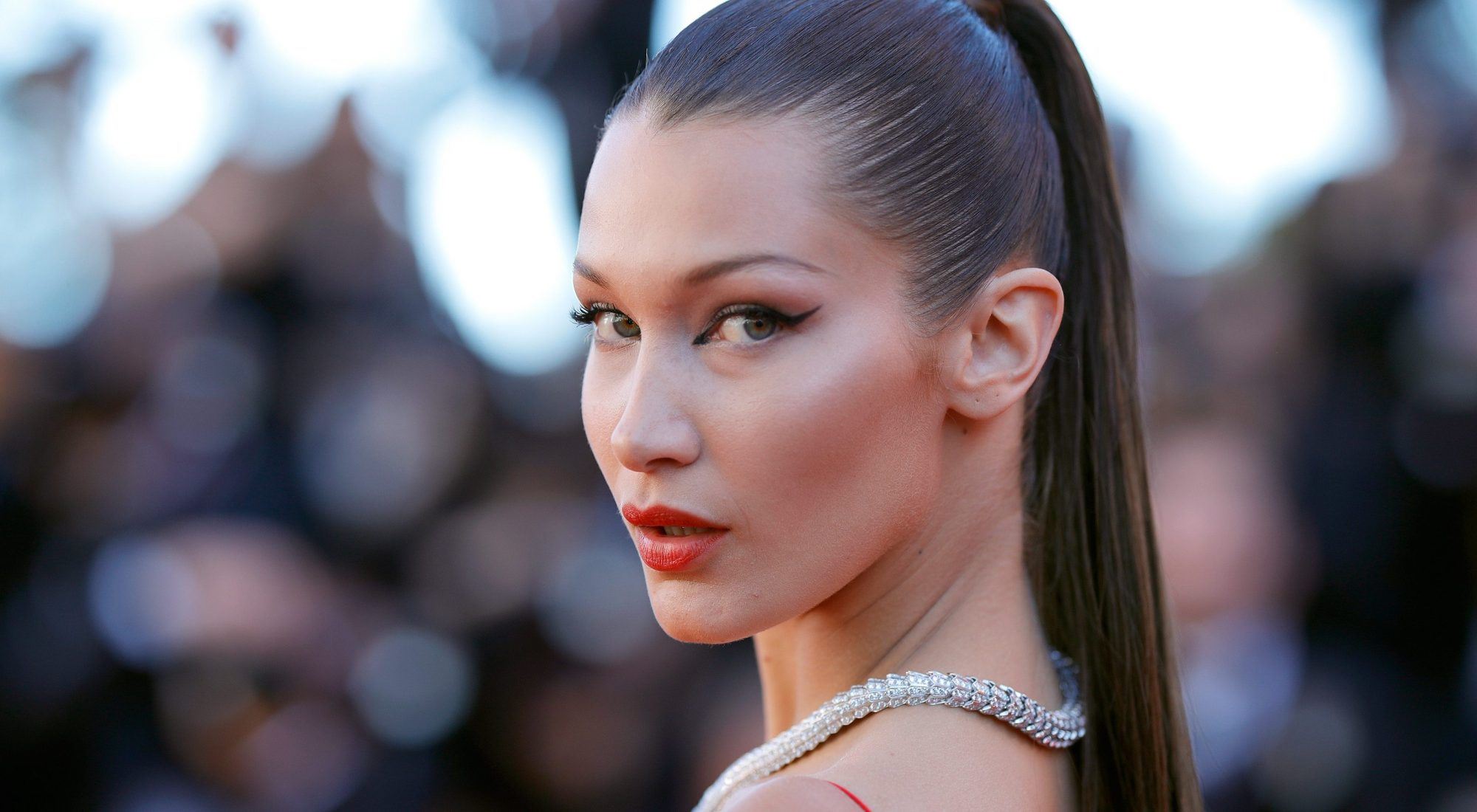H Bella Hadid μιλά ανοιχτά για την ψυχική υγεία
