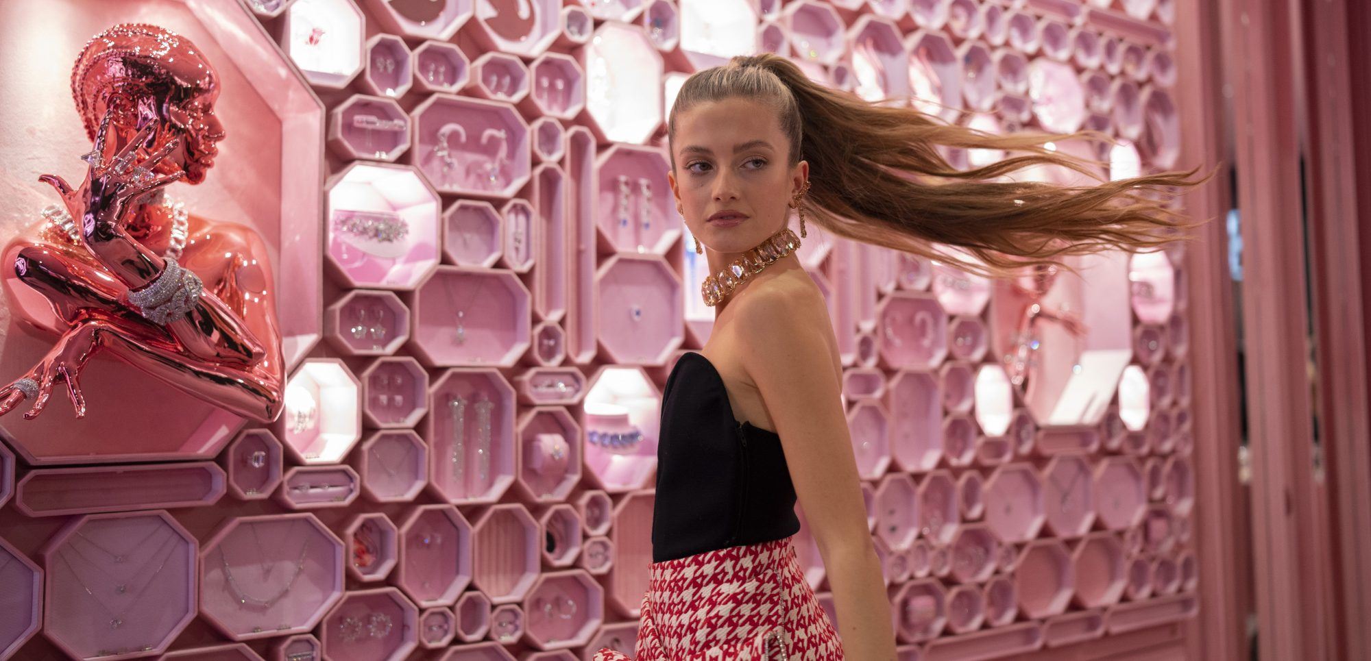 Είδαμε πρώτοι το νέο WONDERLAND flagship store της Swarosvki