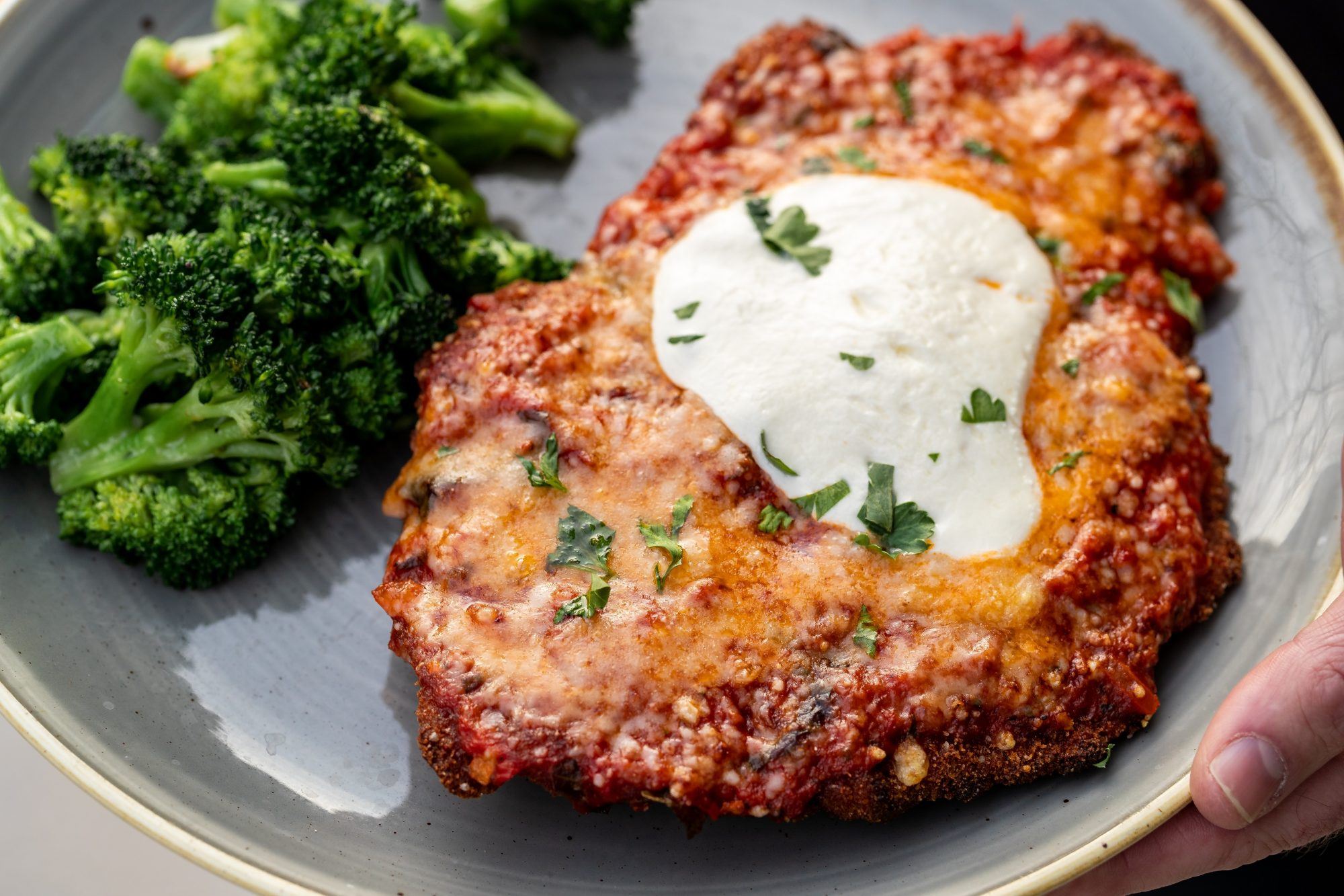 Τι θα έλεγες για ένα λαχταριστό chicken parmesan στην homemade εκδοχή του;