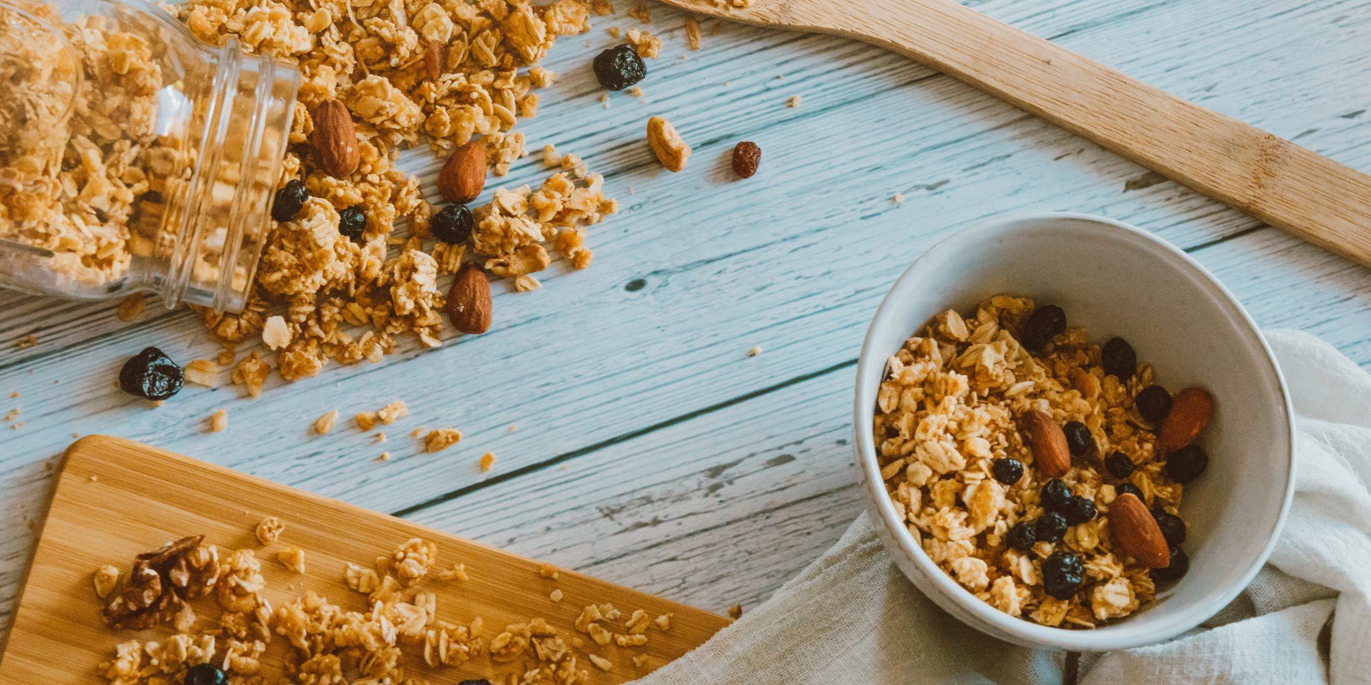 Η πιο εύκολη συνταγή για σπιτική granola έχει μόνο 5 υλικά