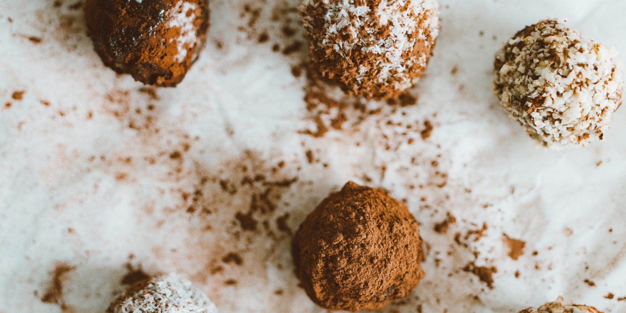 Energy Balls με κακάο χωρίς ζάχαρη και χωρίς ψήσιμο!