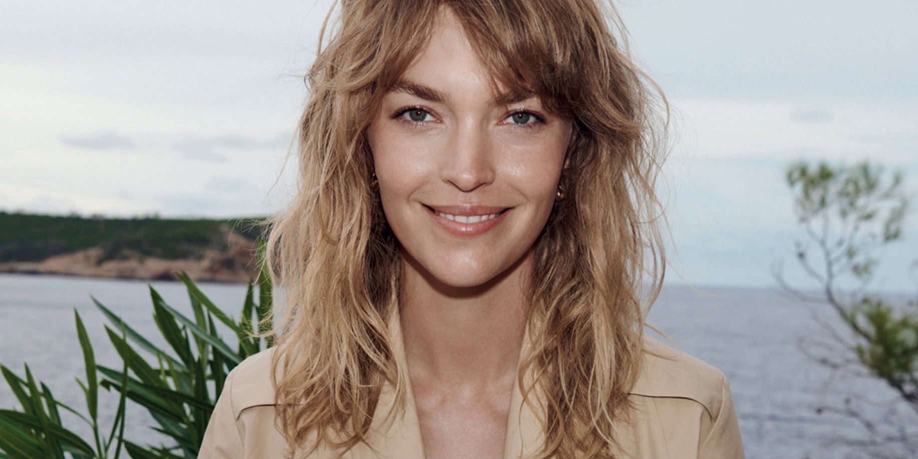Η Arizona Muse μας αποκαλύπτει αποκλειστικά top μυστικά για όμορφα μαλλιά