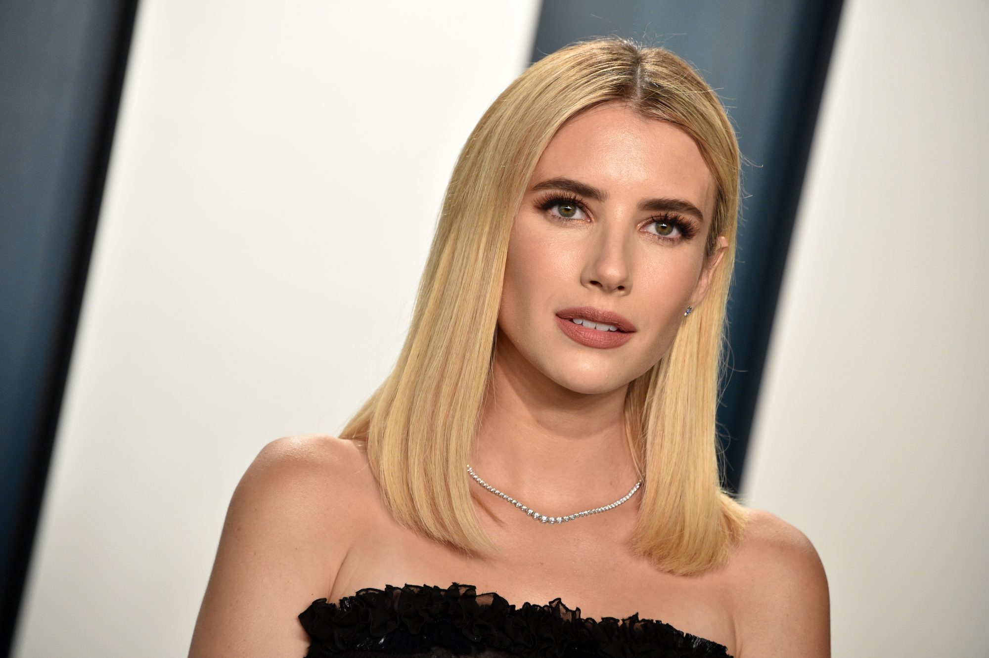 Emma Roberts: 4 beauty steps που της εξασφαλίζουν λαμπερή επιδερμίδα