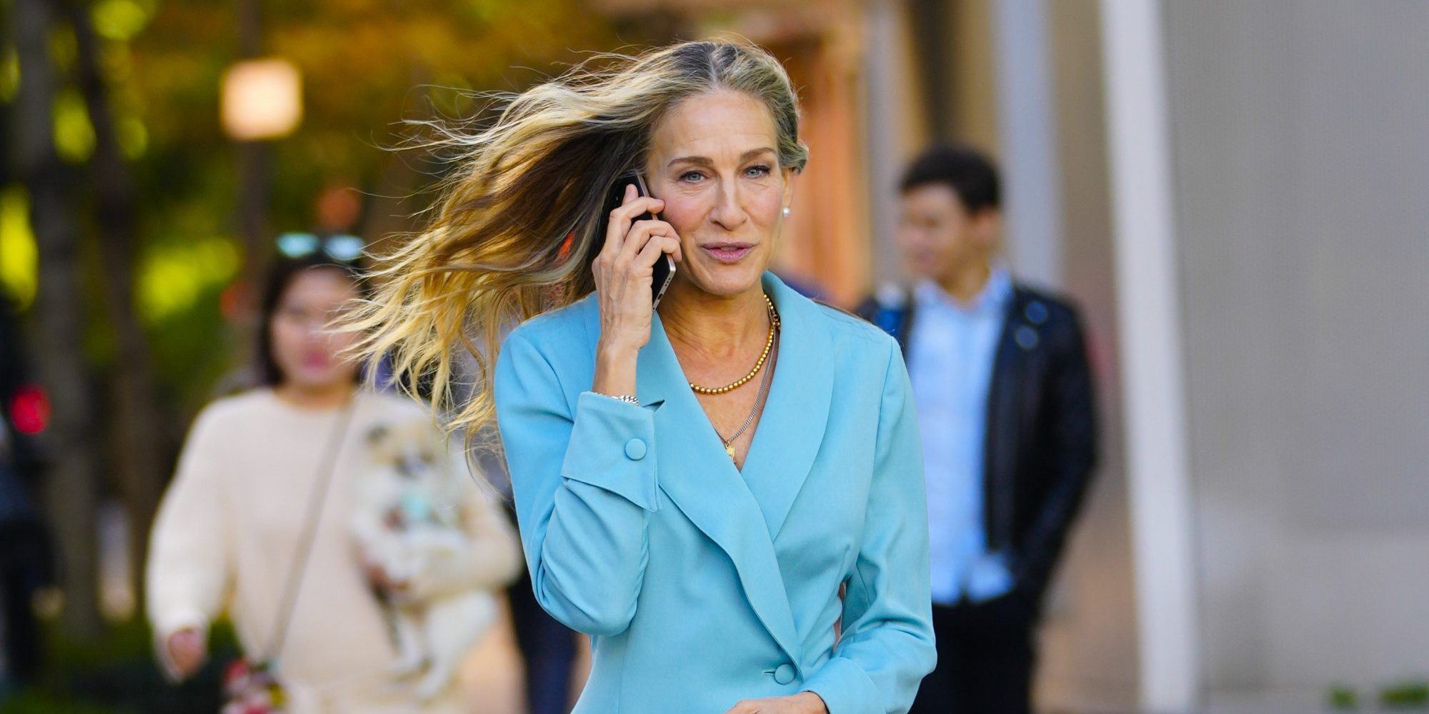 Το reboot του Sex and the City έκανε πρεμιέρα! 15 looks της Carrie Bradshaw που θα δούμε στα νέα επεισόδια