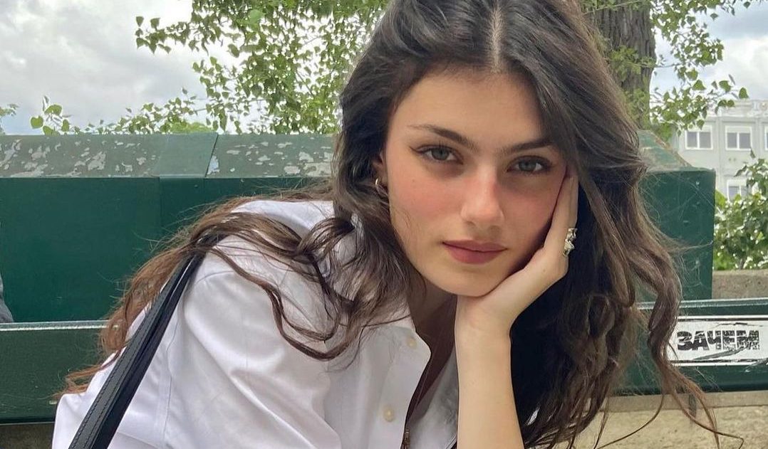 Μπλε foundation: Τι ακριβώς κάνει και πρέπει (ή όχι) να το χρησιμοποιούμε;