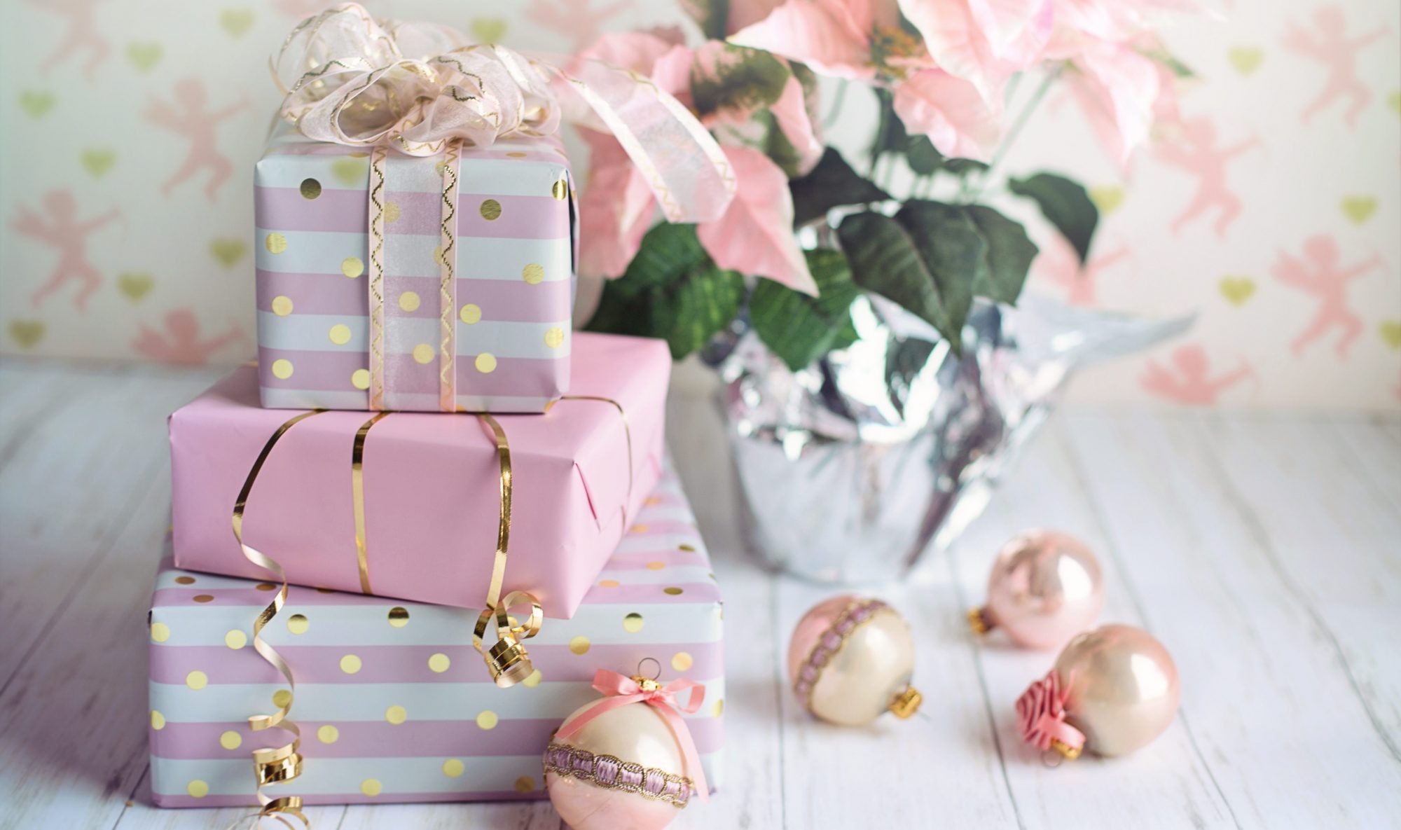 Christmas Spirit: 5 beauty items που προσθέσαμε το νεσεσέρ μας και μας βάζουν σε χριστουγεννιάτικο mood