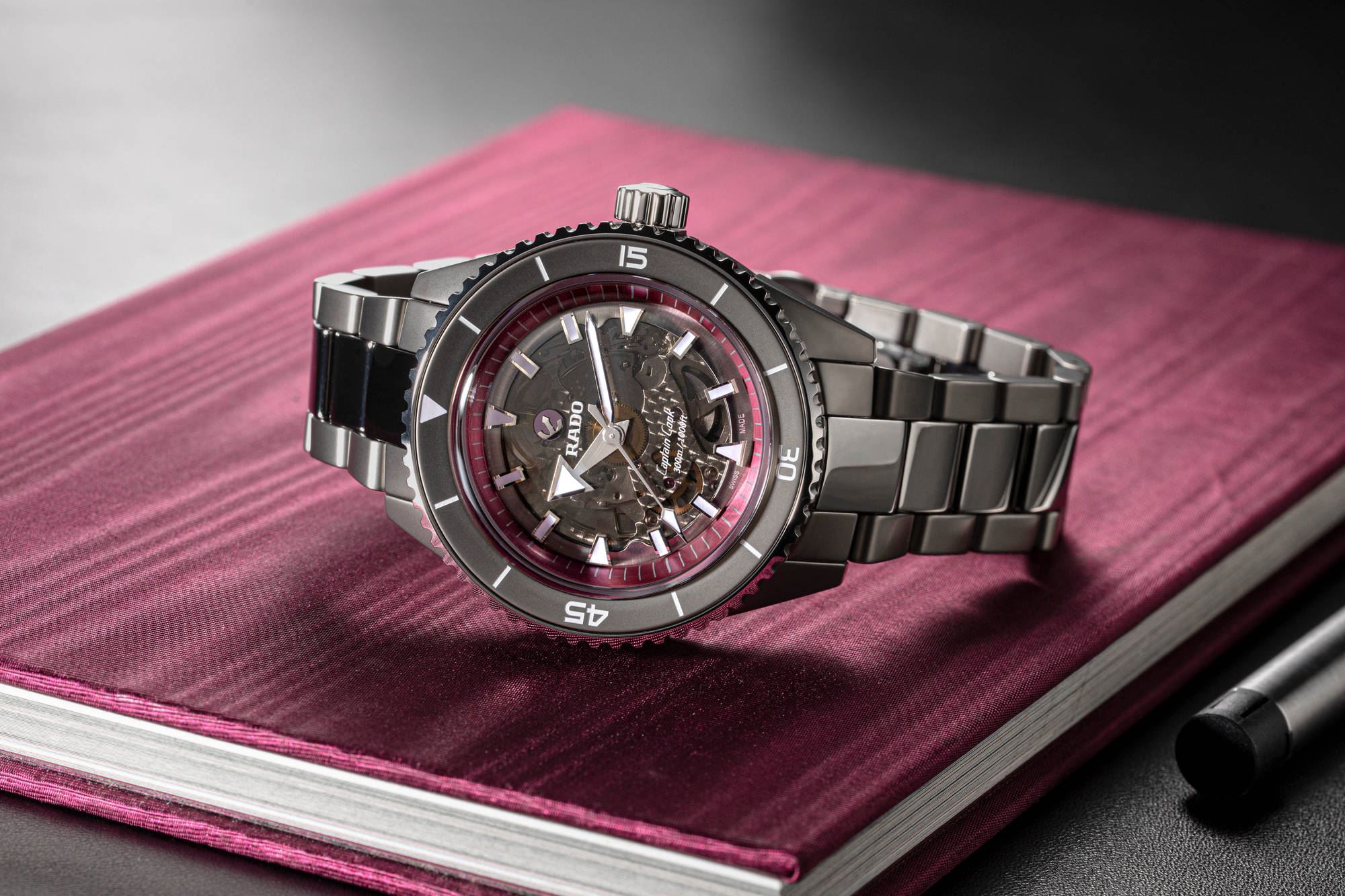 Το Captain Cook High-Tech Ceramic «The Pink Dial Project»