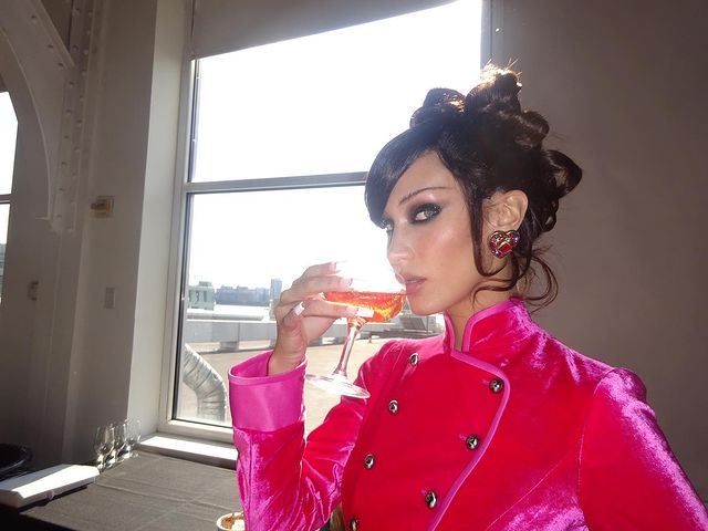 Η Bella Hadid εξηγεί γιατί σταμάτησε να πίνει