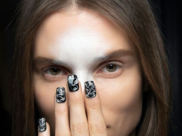 Το nail trend που θα λατρέψουν όλα τα «it girls» την νέα χρονιά