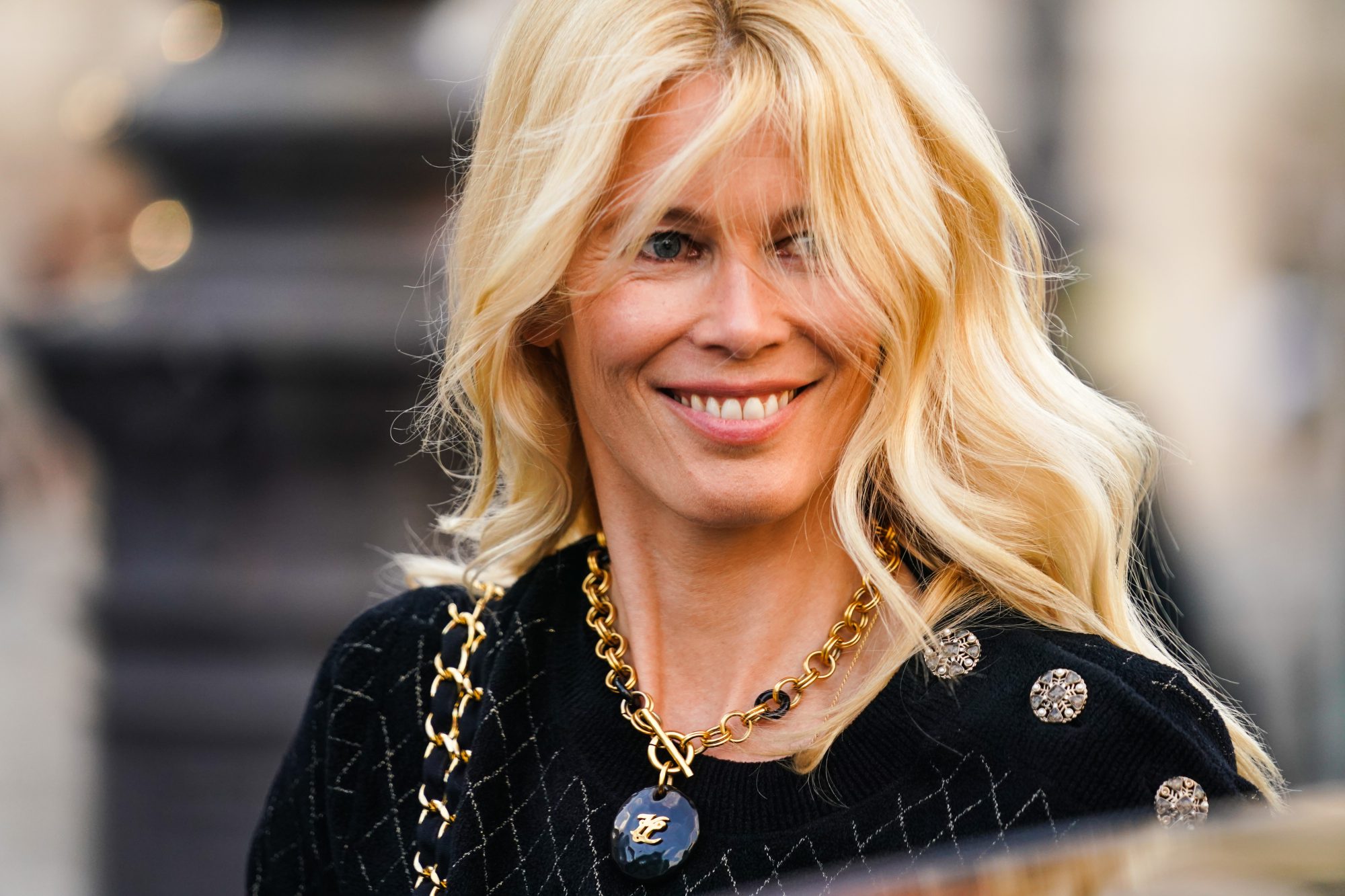 Αυτό το '90s χτένισμα είναι το αγαπημένο της Claudia Schiffer και είναι hot trend ακόμα και σήμερα