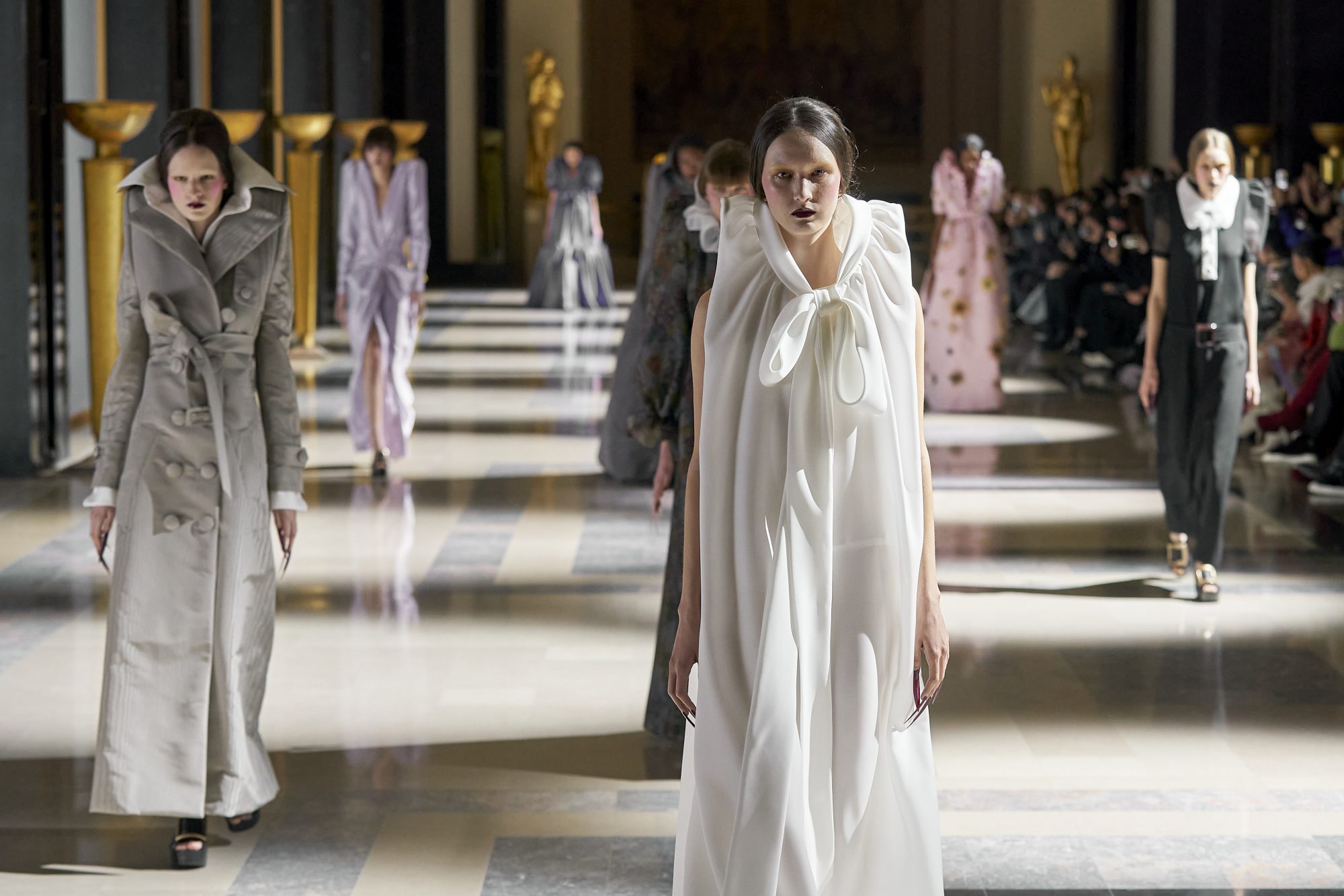 Viktor & Rolf Couture SS22: Μια τρομακτική (υπέροχη!) ιστορία υψηλής ραπτικής