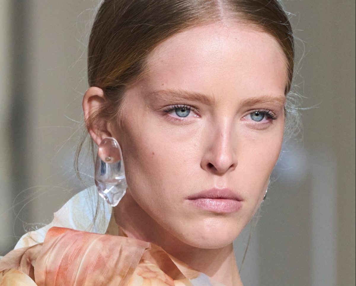 Μια hair expert αποκαλύπτει: Αυτή η απόχρωση μαλλιών ταιριάζει τέλεια με το χρώμα των ματιών σου