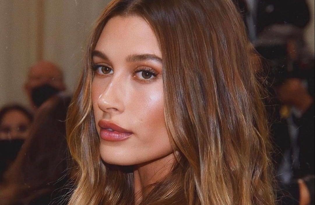 Rhode Beauty: Το στοιχείο που μαρτυρά πως η Hailey Bieber είναι πολύ κοντά στο να λανσάρει επιτέλους το brand της
