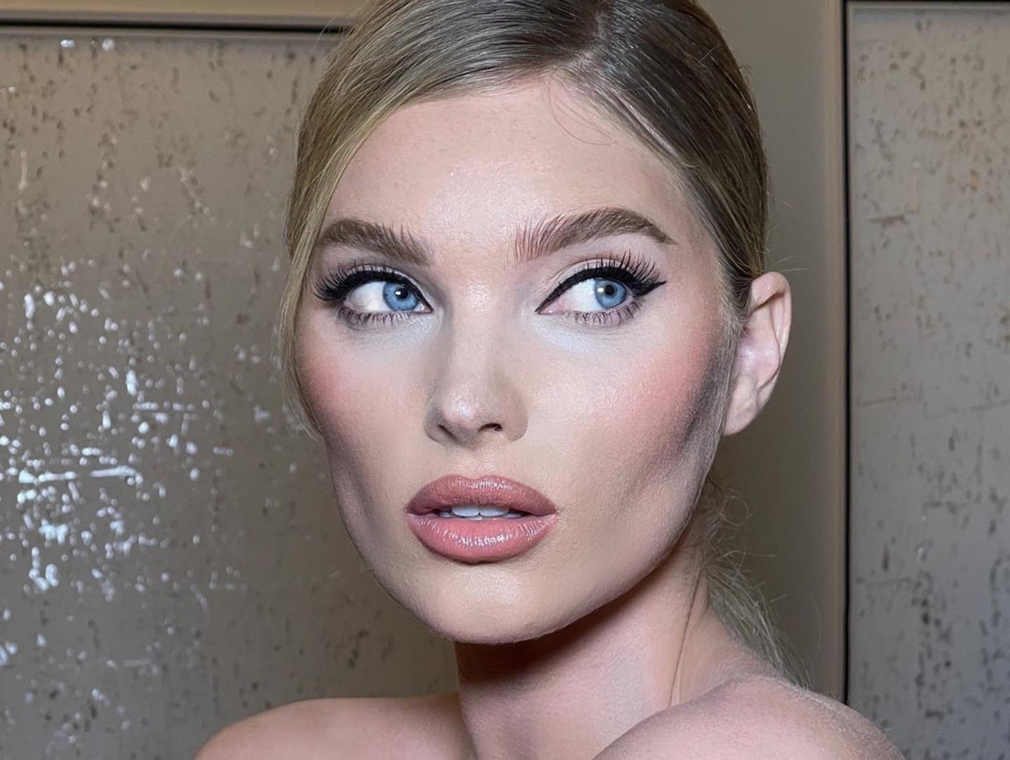 Η Elsa Hosk λατρεύει αυτή τη μάσκα κατά της ακμής