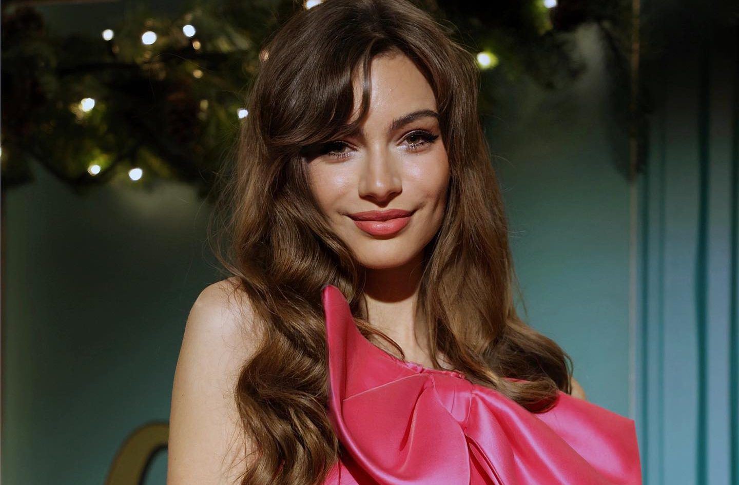 Valentine's Day: 3 χτενίσματα από την beauty editor του ELLE.gr για να είσαι η καλύτερη εκδοχή του εαυτού σου