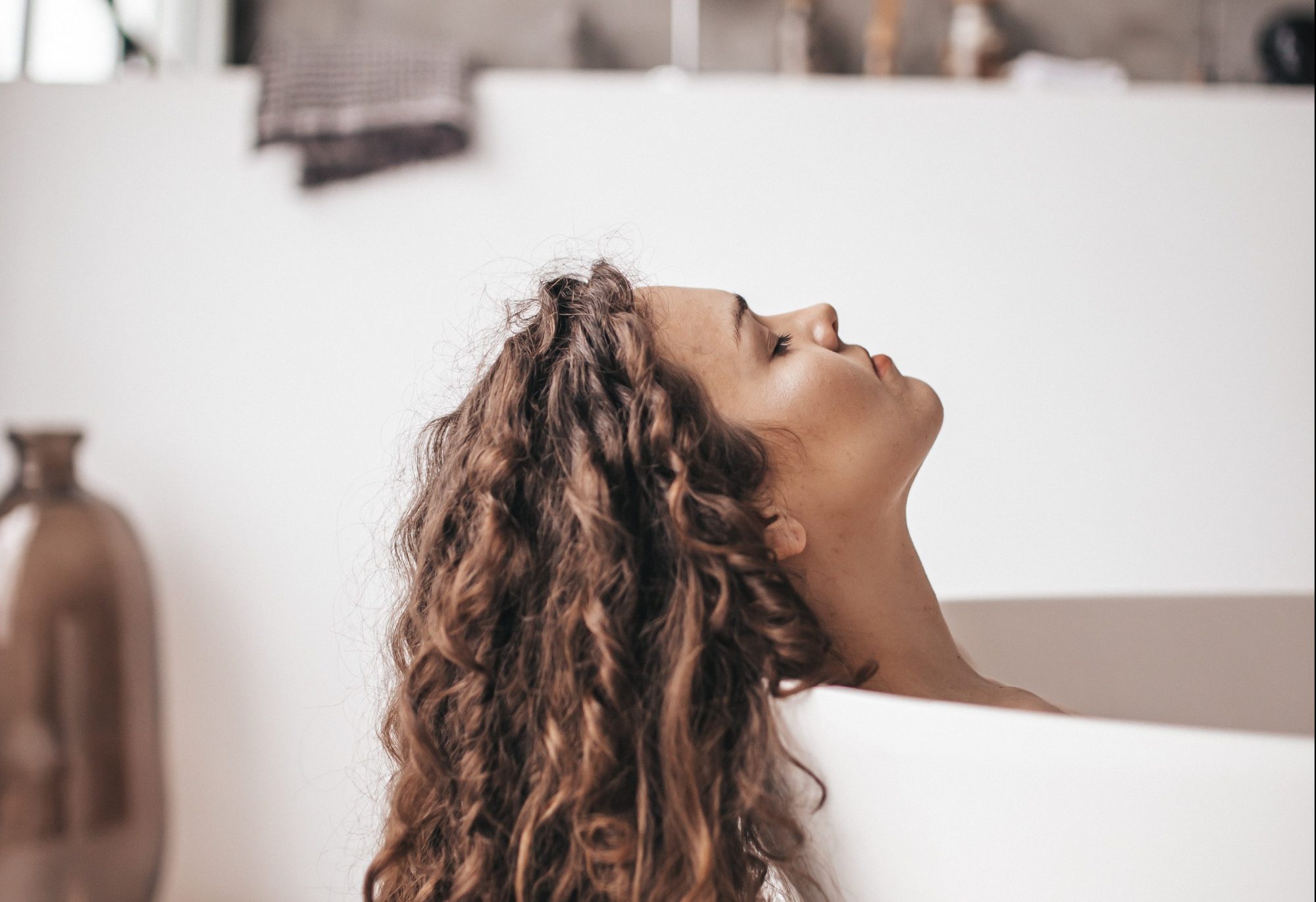 Αυτό είναι το πιο συχνό λάθος που κάνουμε όταν εφαρμόζουμε τη μάσκα των μαλλιών μας