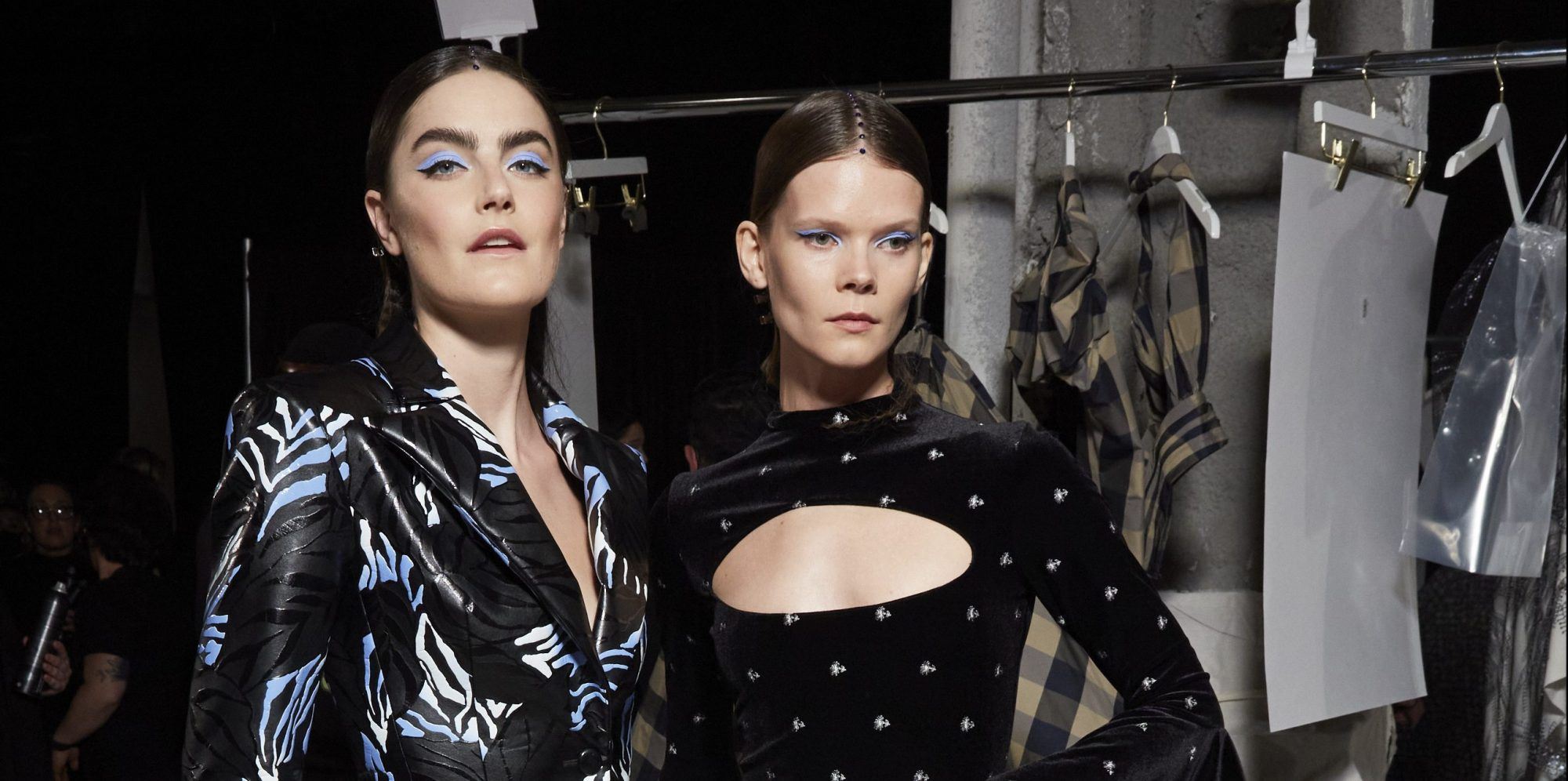 Blue Beauty: Η Εβδομάδα Μόδας της Νέας Υόρκης «βάφει» τα μακιγιάζ μας μπλε