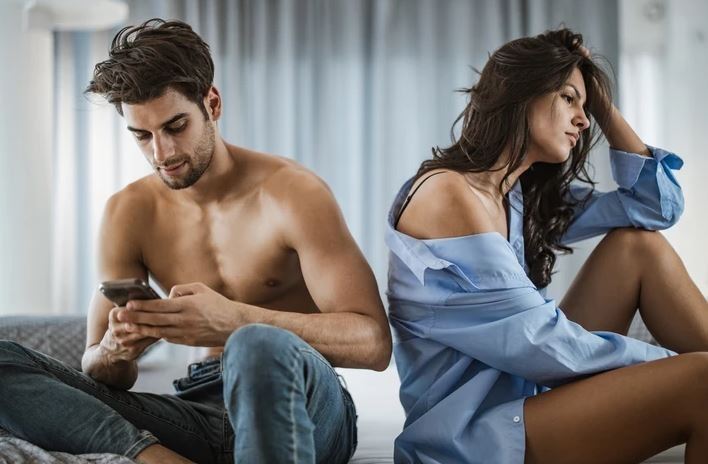 Digital detox: Μήπως είναι η λύση για τη σεξουαλική σου ζωή;