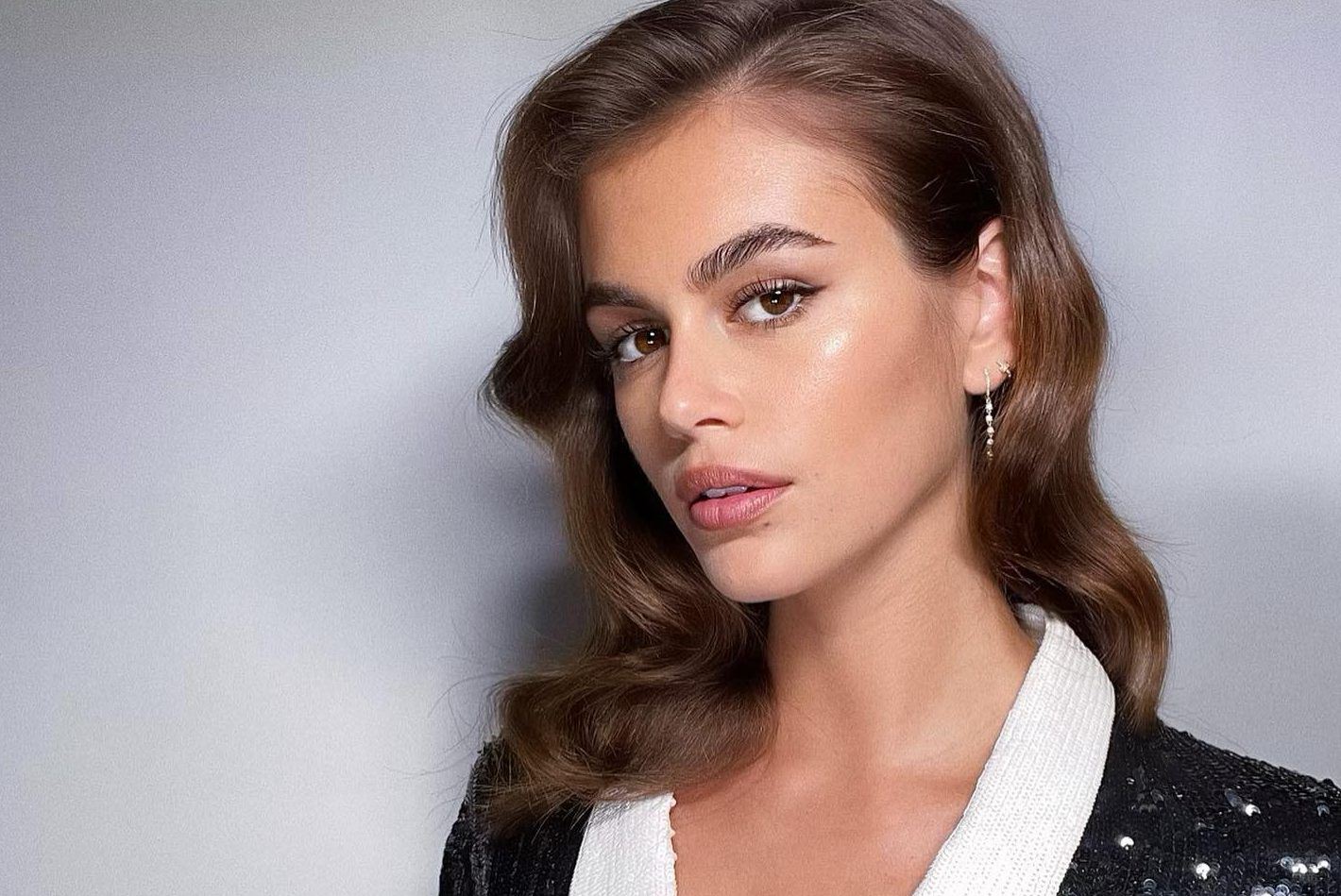 Το brow gel της Bella Hadid, το concealer της Kaia Gerber και 4 ακόμα beauty items που δεν αποχωρίζονται οι celebrities