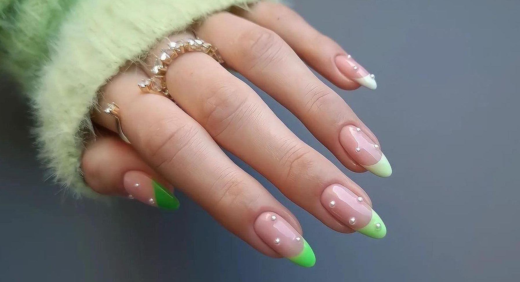 Τα pearlcore nails είναι το νέο mani trend που θέλουμε να δοκιμάσουμε