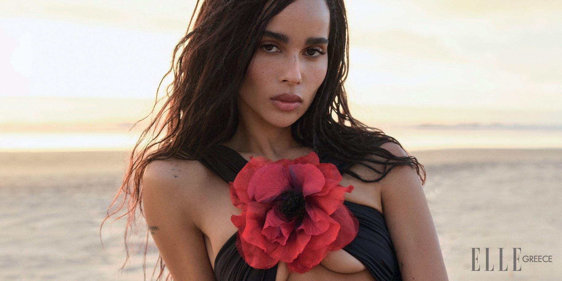 Η Zoë Kravitz είναι στο ELLE: «Η ουσία του να είσαι ζωντανός είναι να ζεις τη ζωή και να παίζεις μαζί της»