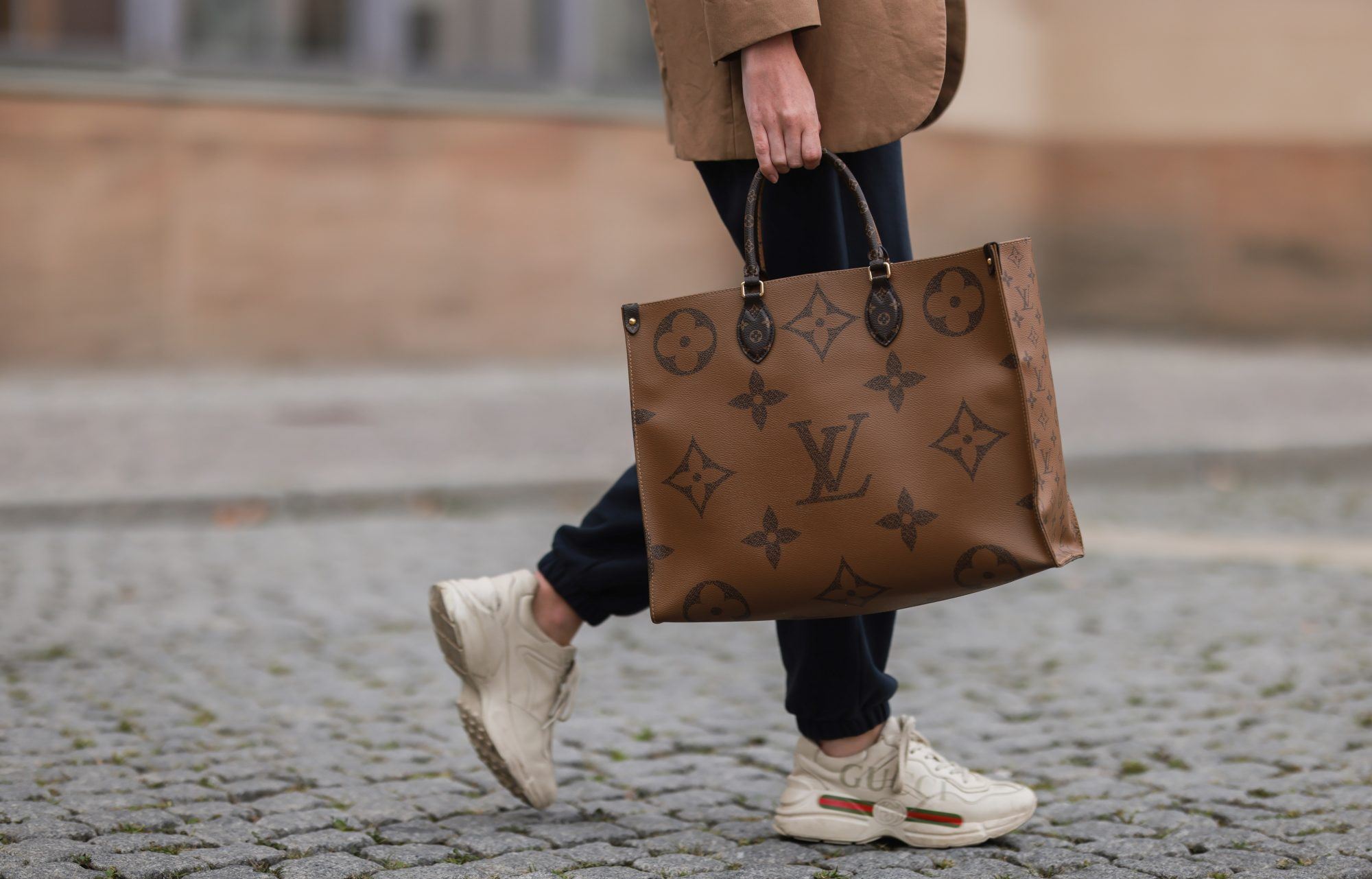 Αυτά τα Gucci sneakers μπορούν να γίνουν δικά σου με μόλις 10€. Υπάρχει όμως ένα πρόβλημα...