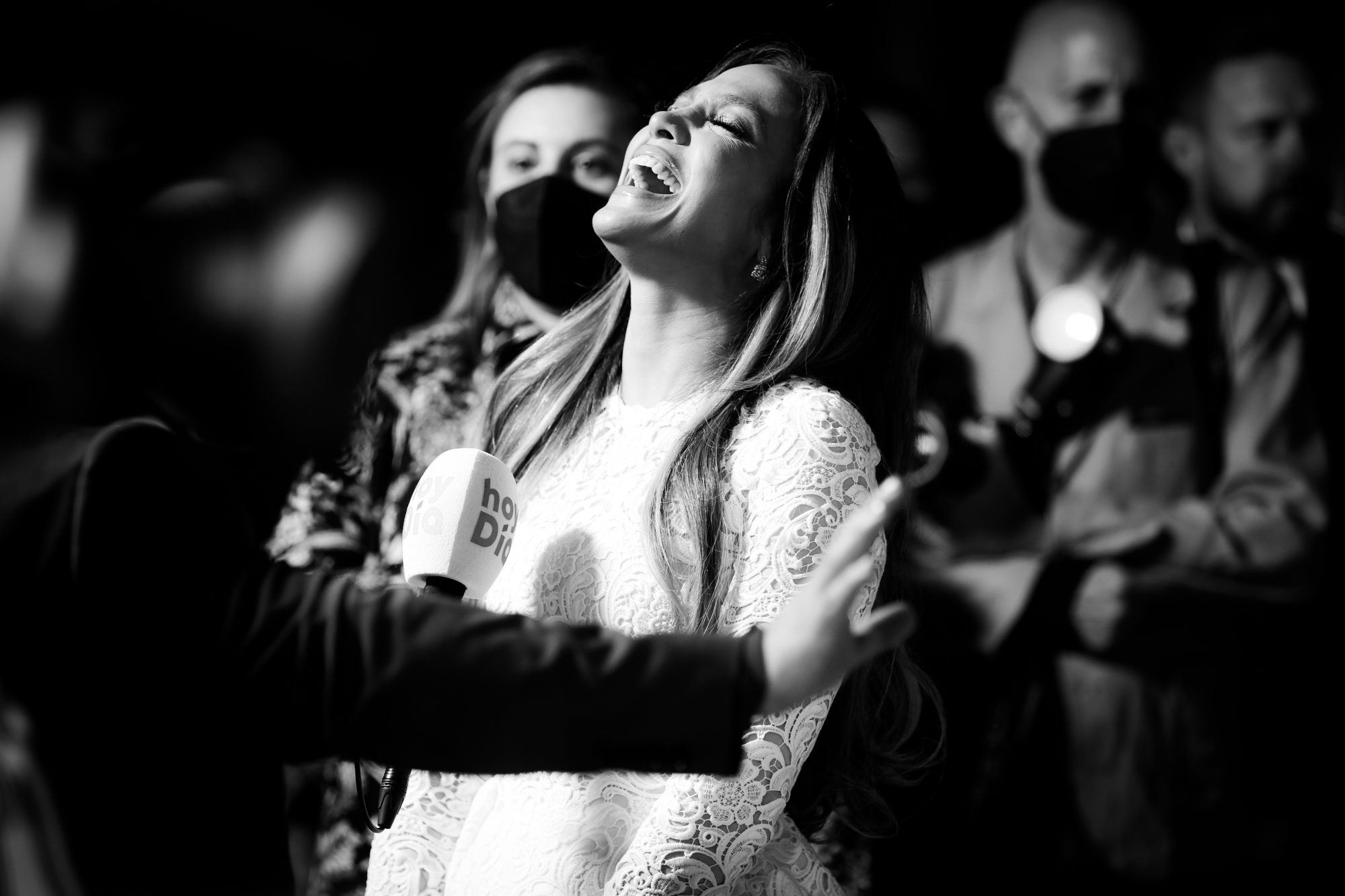 Η Jennifer Lopez φόρεσε δημιουργία του brand Elena Makri Mykonos για τις ανάγκες της νέας της ταινίας «Marry Me»