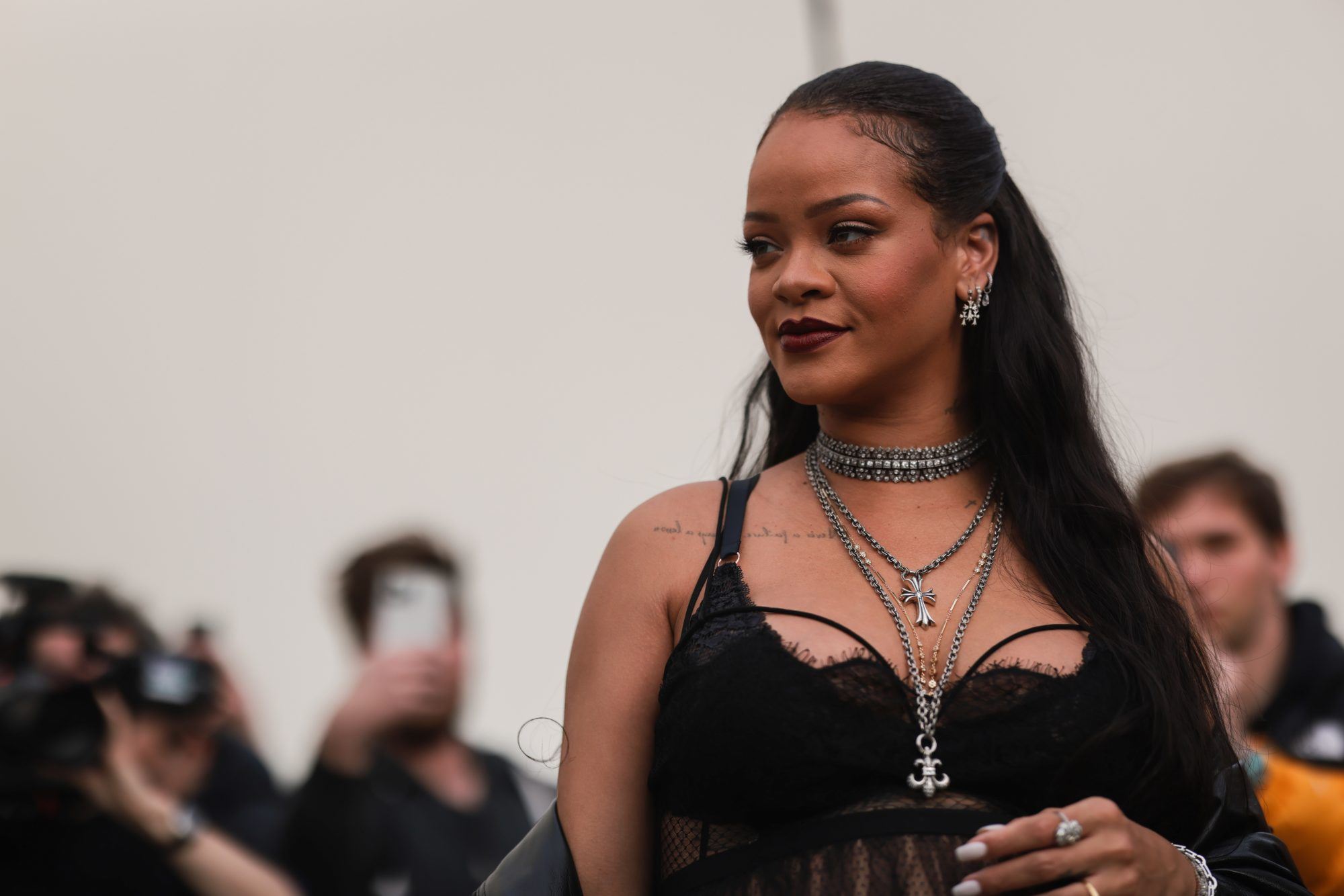 Half Up Half Down: 10 celebrities υιοθετούν το πιο hot χτένισμα της σεζόν και μας πείθουν να κάνουμε το ίδιο