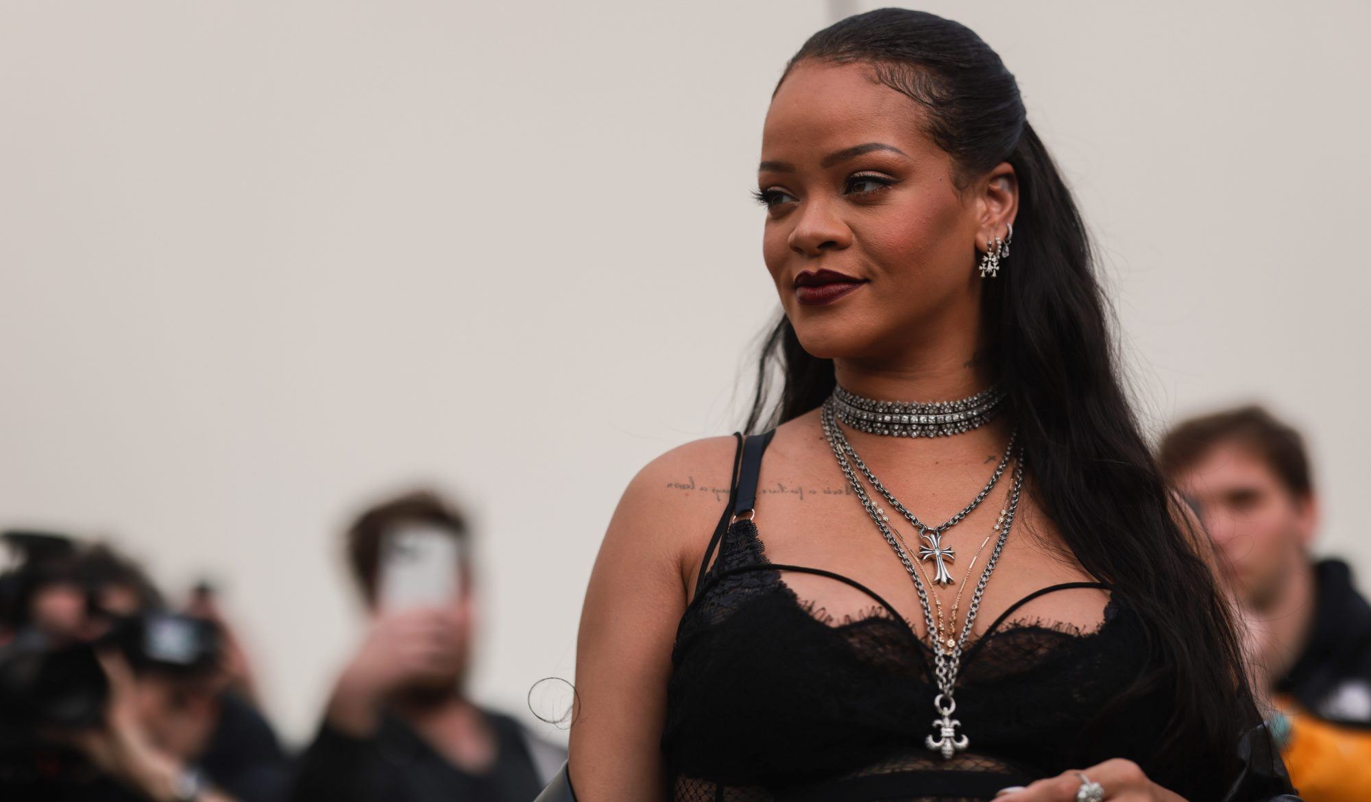 Rihanna: To beauty look της στο show του οίκου Off-White είναι must-try για την φετινή άνοιξη