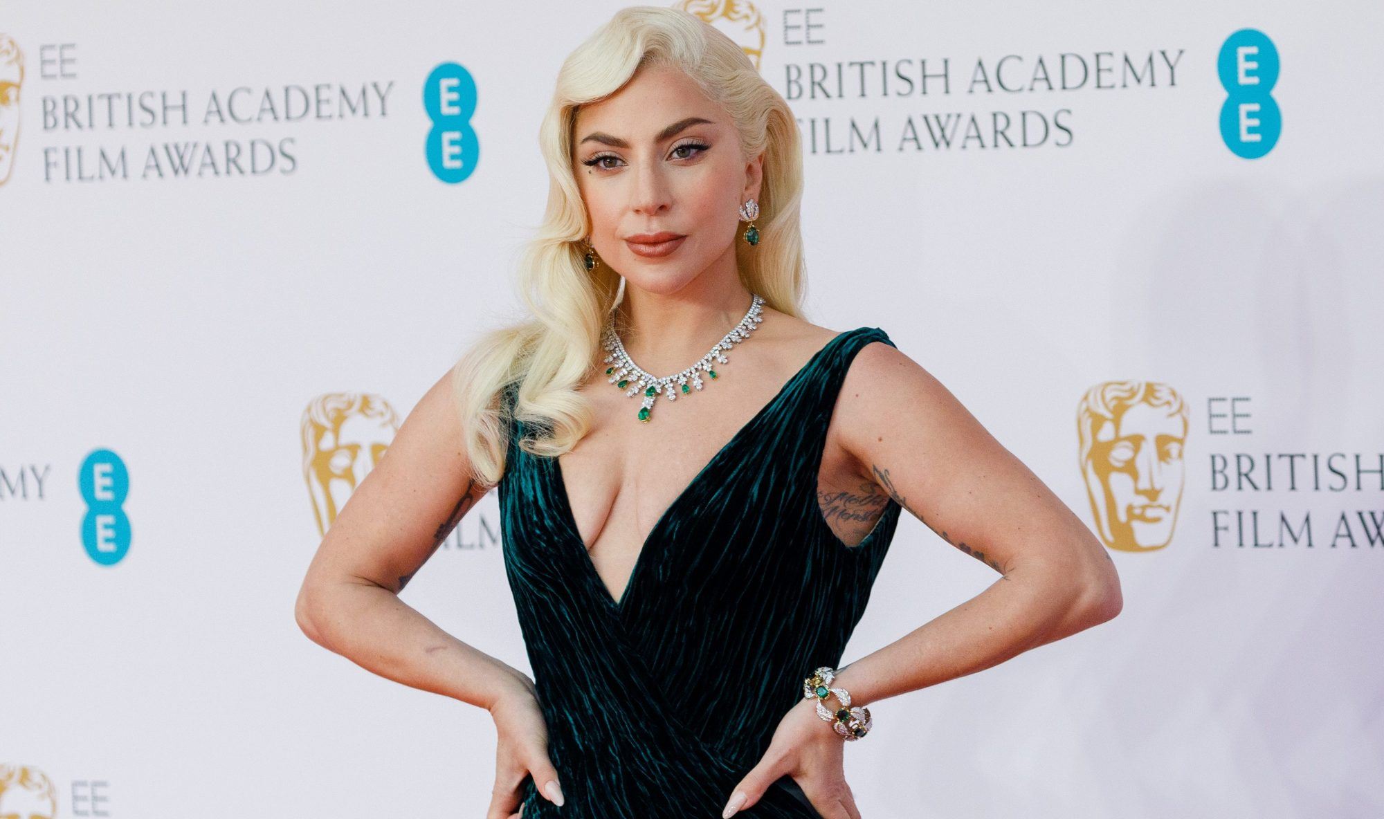 BAFTA 2022: Τα beauty looks που ξεχώρισαν στη λαμπερή διοργάνωση