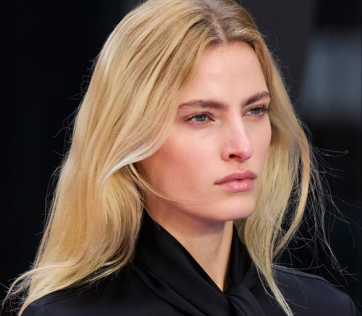 Κι όμως, αυτή η συνήθεια στο styling καταστρέφει τα μαλλιά μας