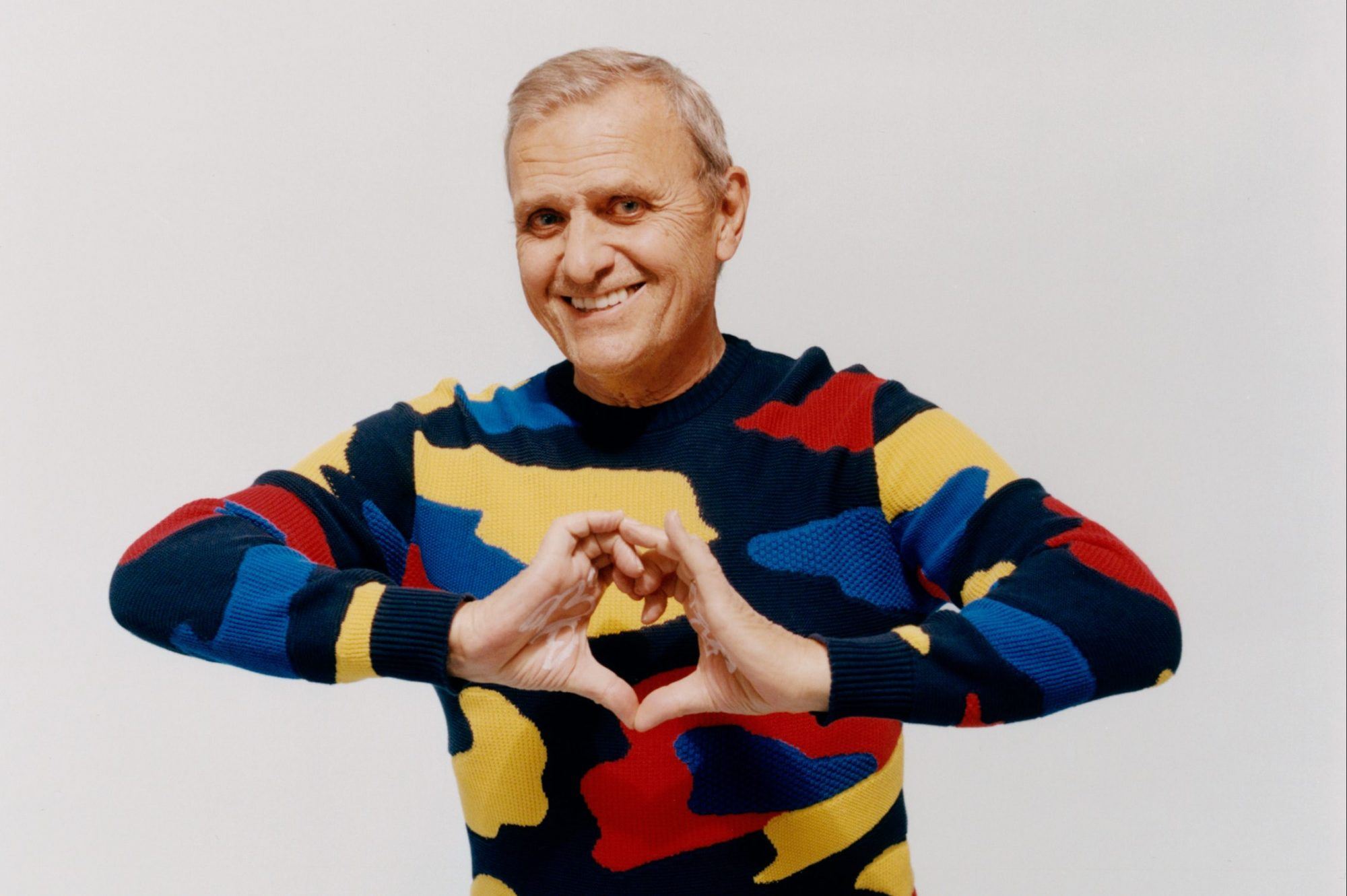 In Love We Trust: Ο Jean-Charles de Castelbajac μιλά αποκλειστικά στο ELLE για την νέα του capsule collection που υμνεί την αγάπη