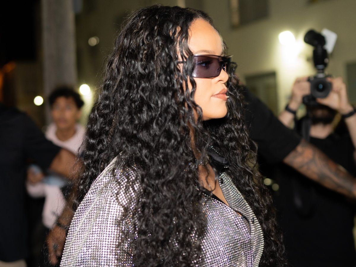 Το κοινό μυστικό της Rihanna και της Selena Gomez για λεία και υγιή μαλλιά