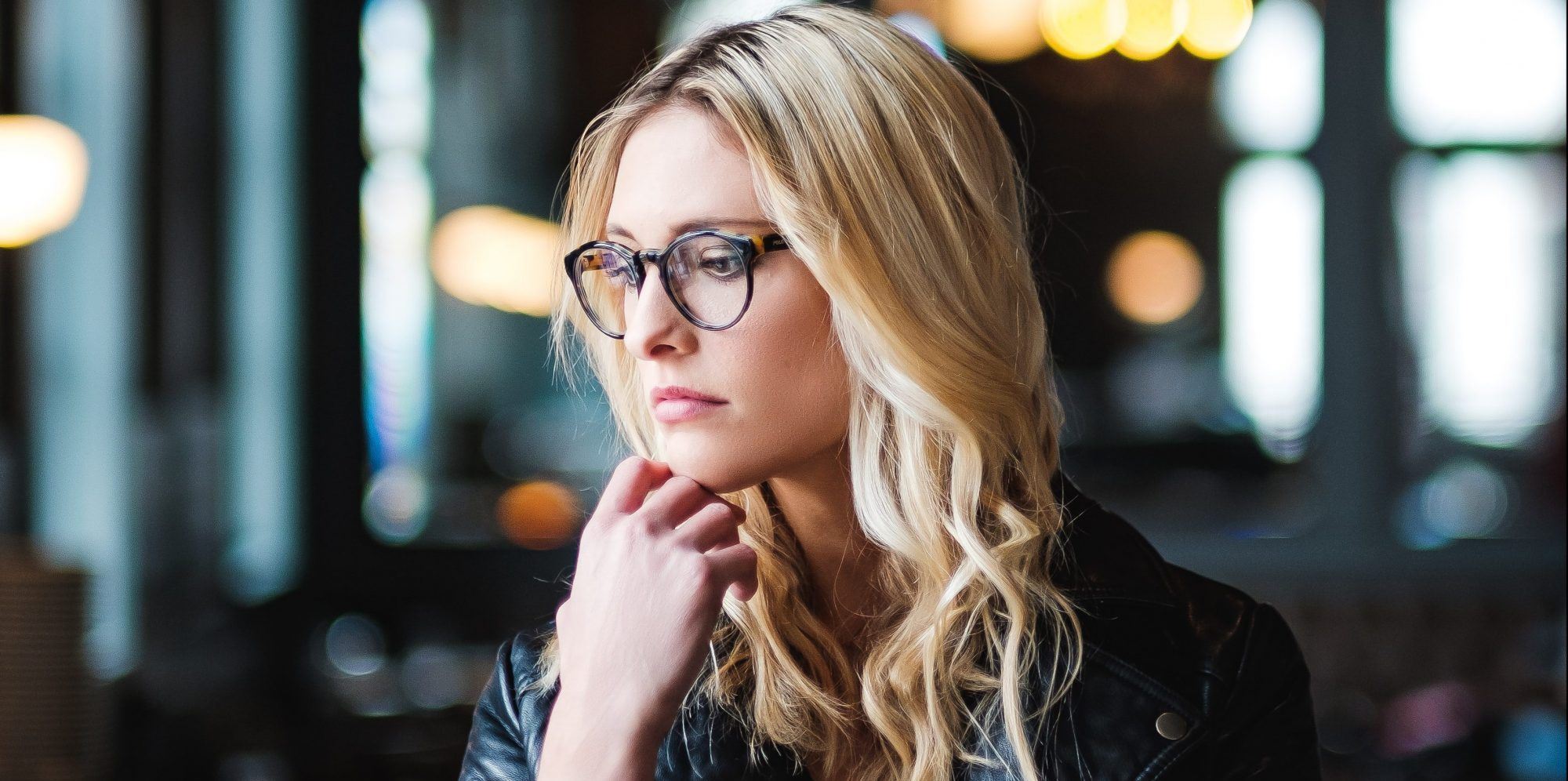 Μήπως overthinker είναι το δεύτερο όνομά σου; 4 tips για να σταματήσεις αυτήν την κακή συνήθεια