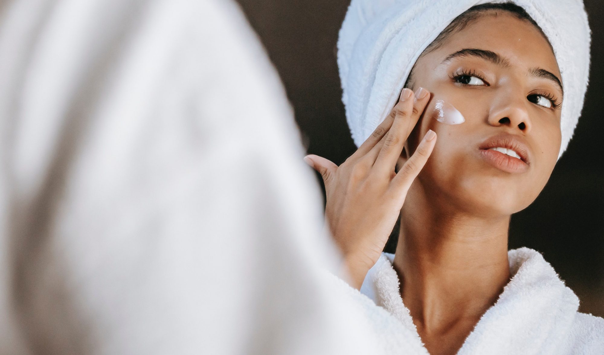 Το αντιγηραντικό DIY scrub προσώπου που λατρεύουν οι stars