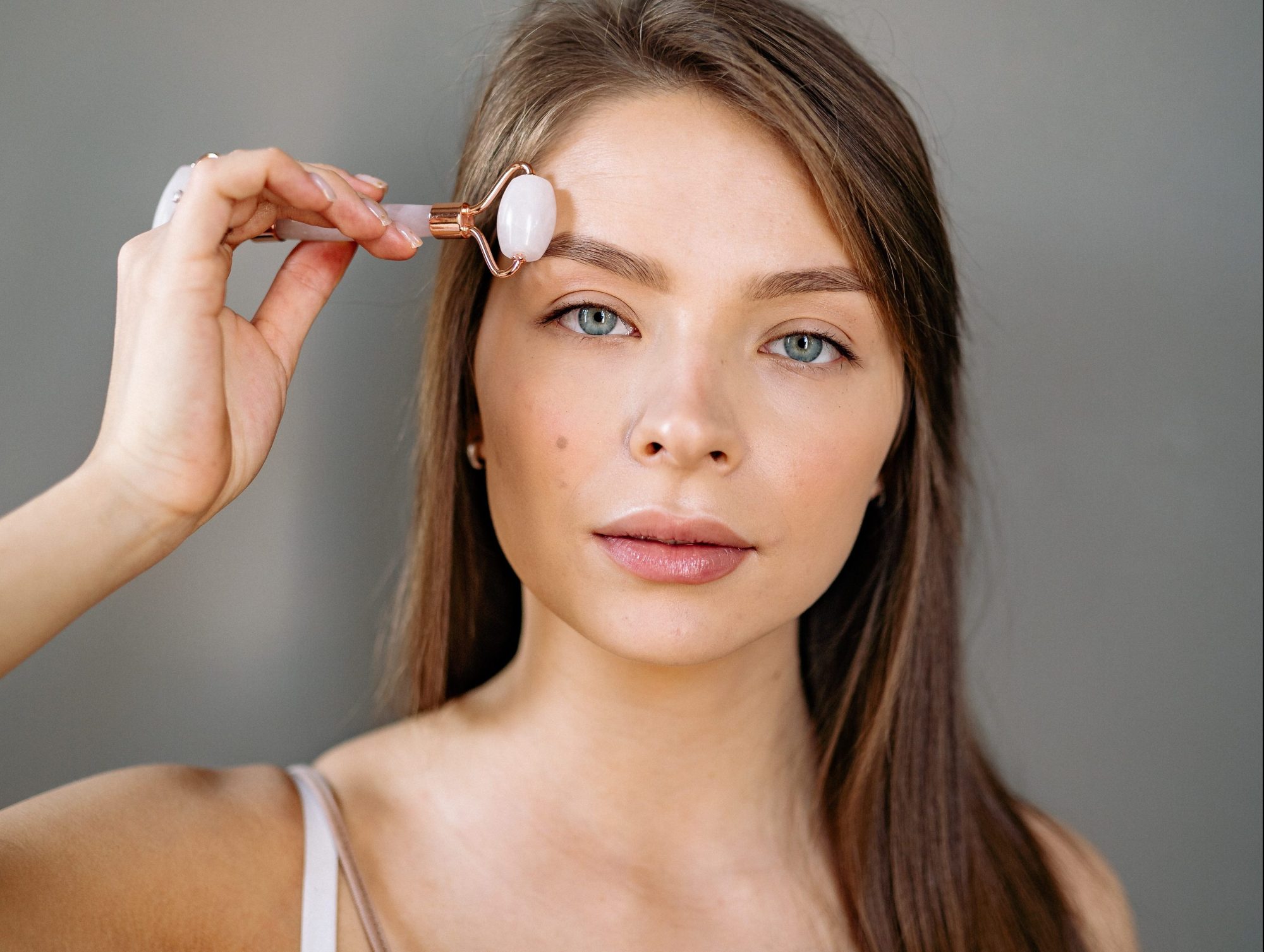 Τα 6 καλύτερα face rollers που θα σου χαρίσουν baby skin