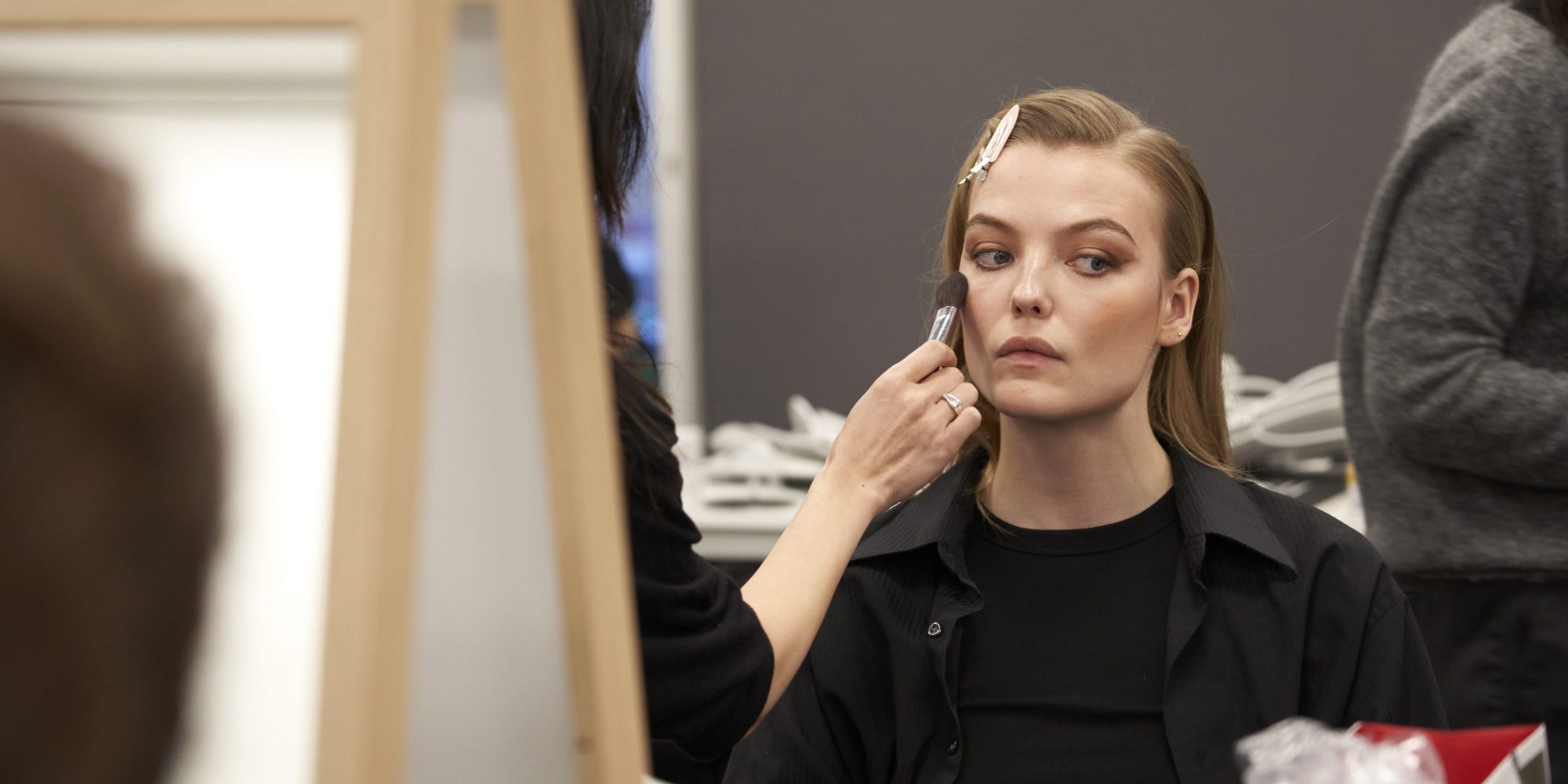 2 συχνά λάθη που κάνεις στην εφαρμογή του ρουζ σου και σε κάνουν να δείχνεις μεγαλύτερη