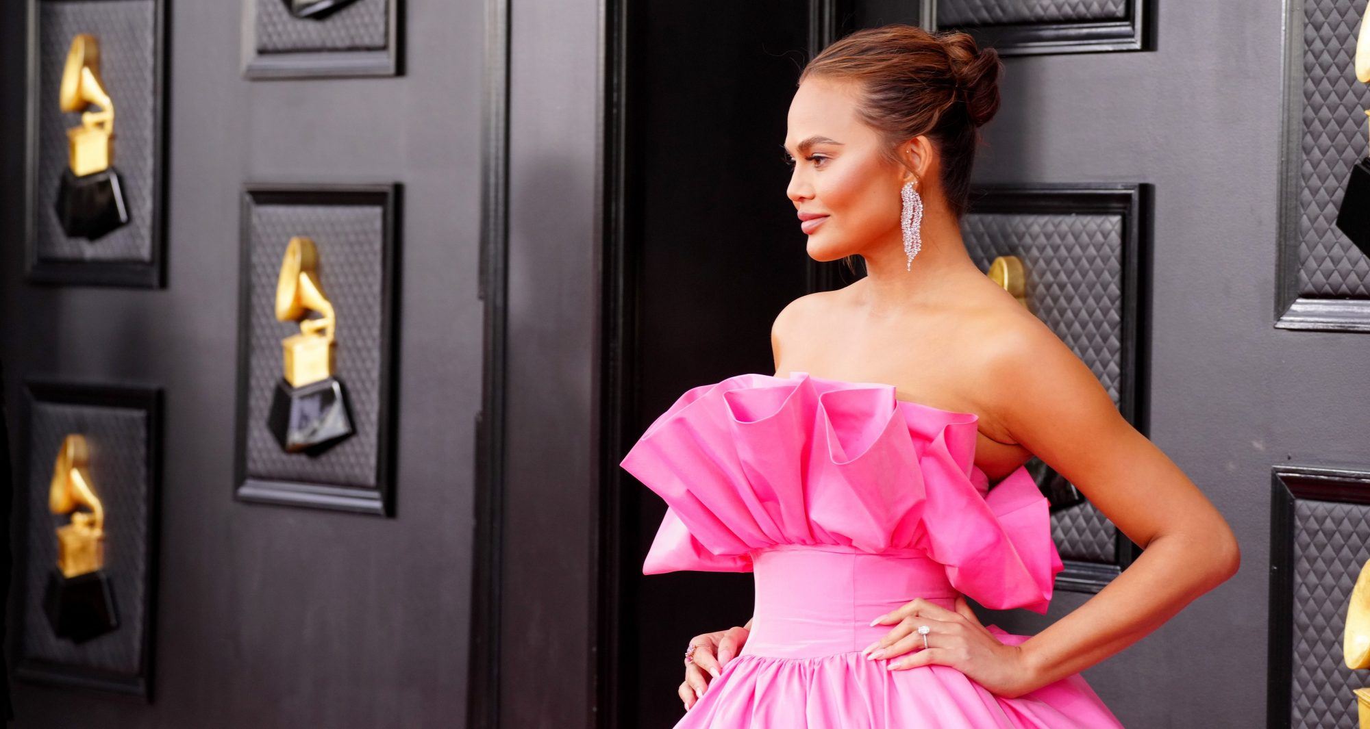 Grammy 2022: Τα beauty looks που ξεχωρίσαμε από την 64η απονομή των μουσικών βραβείων