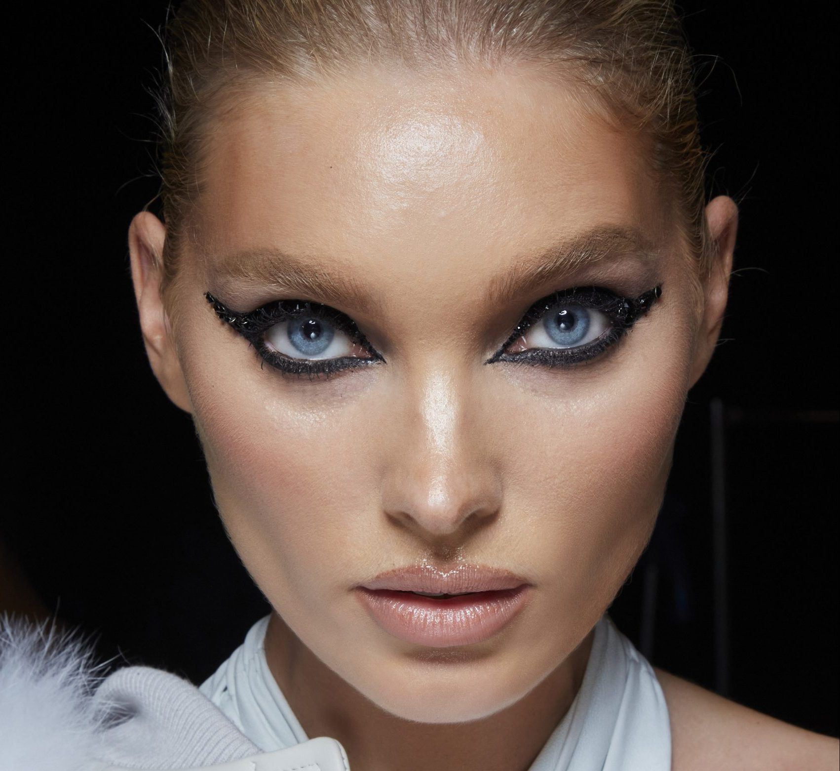 Butterfly Eyeliner: Ένα make-up trend για τολμηρές