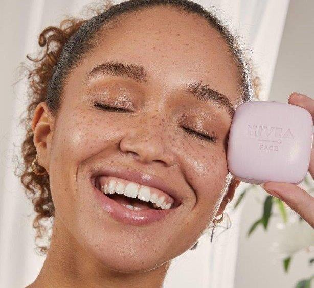 Η νέα εποχή στο skincare με την νέα σειρά καθαρισμού NIVEA Naturally Clean