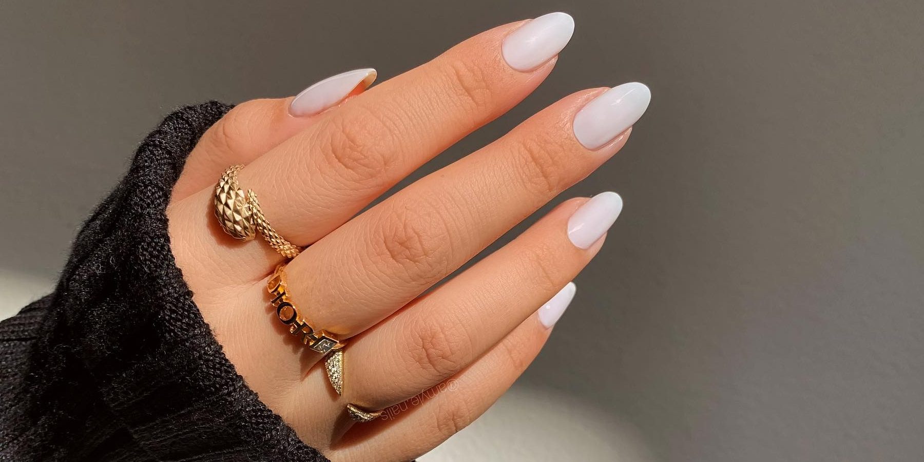 Milky white nails: 7 ιδέες για να υιοθετήσεις το μεγαλύτερο trend στο μανικιούρ