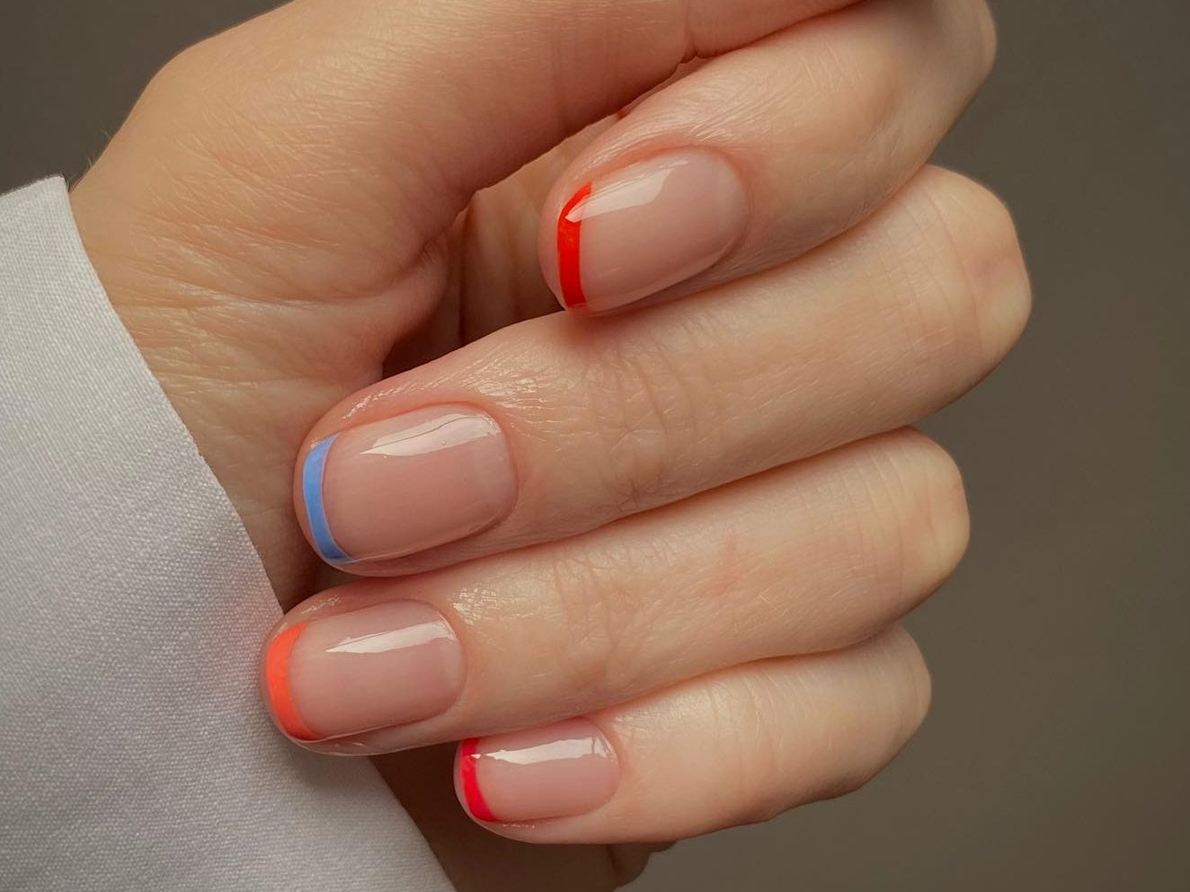 Skinny French Mani: Μια ακόμα εκδοχή του γαλλικού μανικιούρ στην οποία δεν μπορούμε να αντισταθούμε