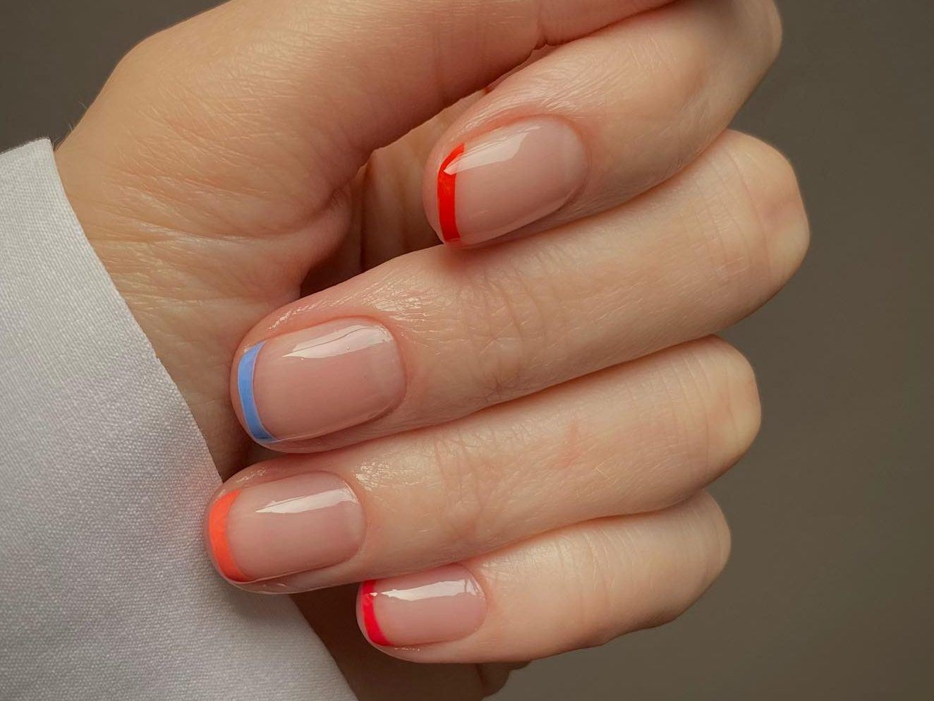 Skinny French Mani: Μια ακόμα εκδοχή του γαλλικού μανικιούρ στην οποία δεν μπορούμε να αντισταθούμε