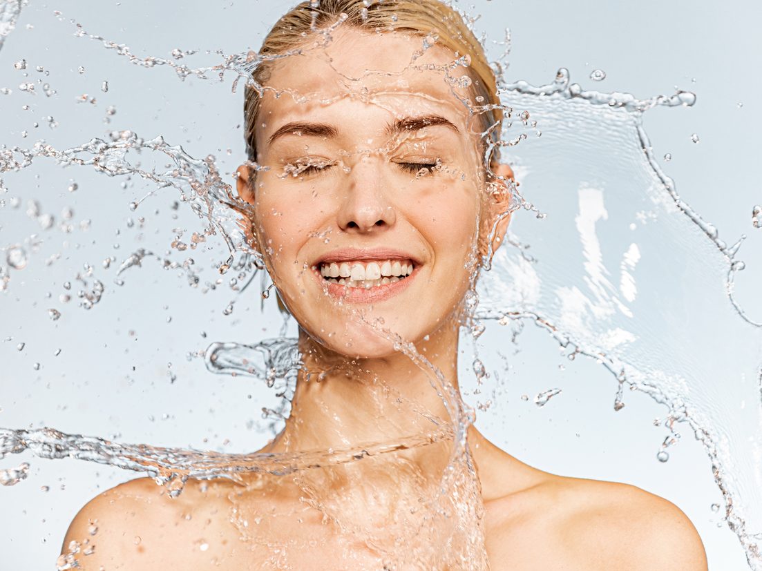 Ζεστό ή κρύο νερό; Αυτό είναι το σωστό πλύσιμο του προσώπου