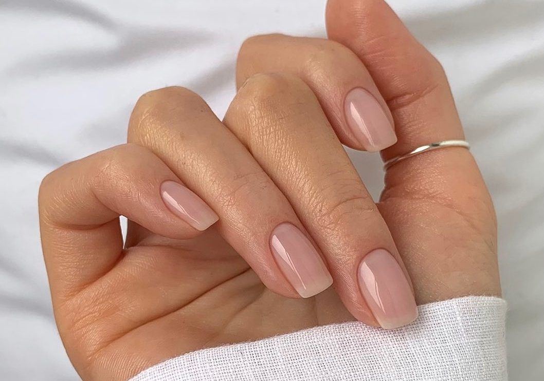 Βρήκαμε την τέλεια nude απόχρωση για τα πιο chic μανικιούρ