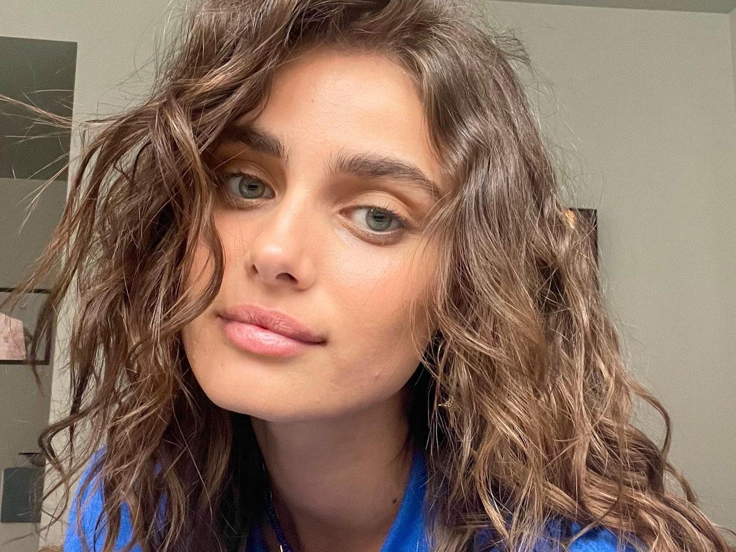 5 σαμπουάν για να πεις αντίο στα λιπαρά μαλλιά